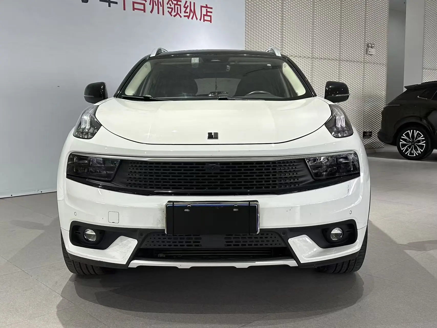 Lynk & Co 01  из Китая