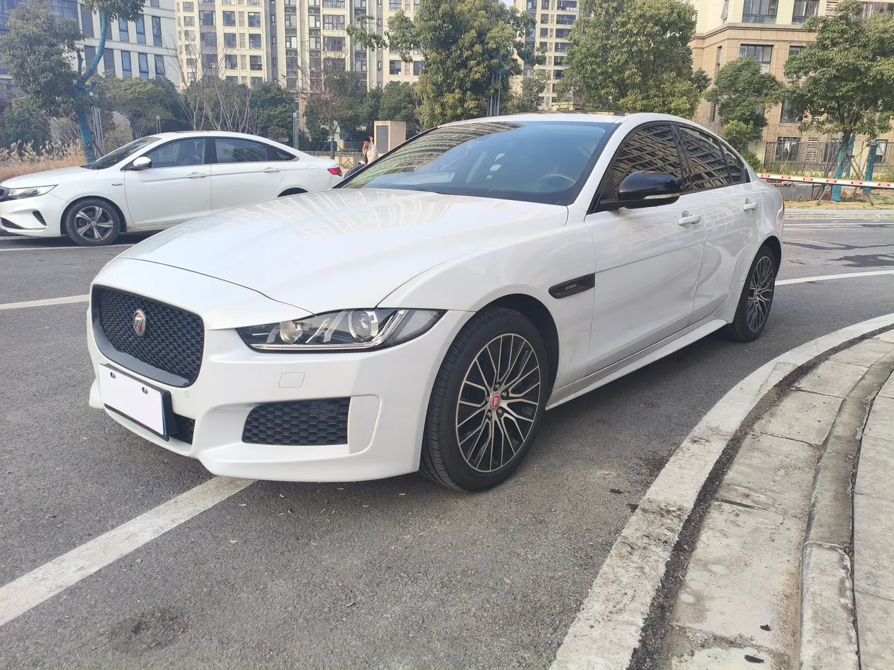 Jaguar XE  из Китая