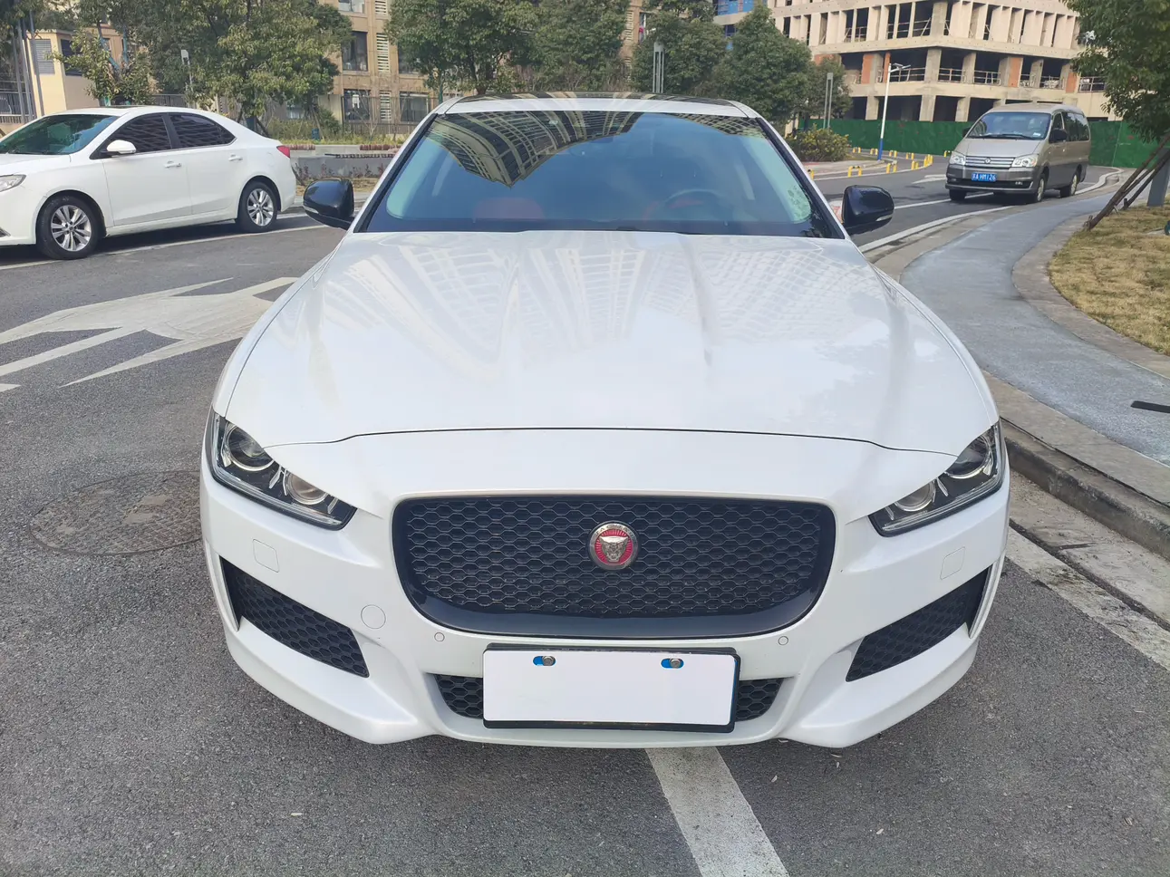 Jaguar XE  из Китая