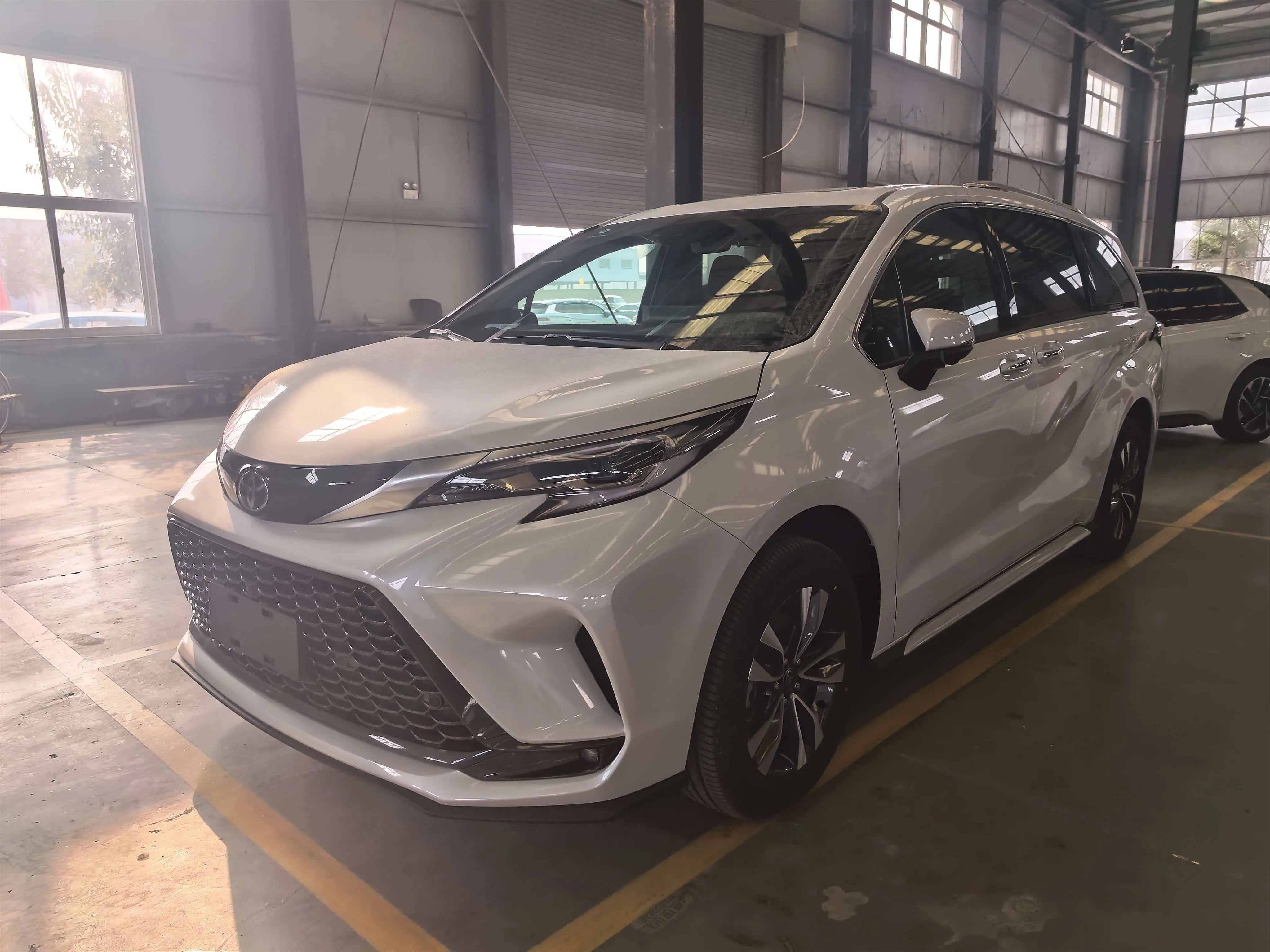 Toyota Granvia  из Китая