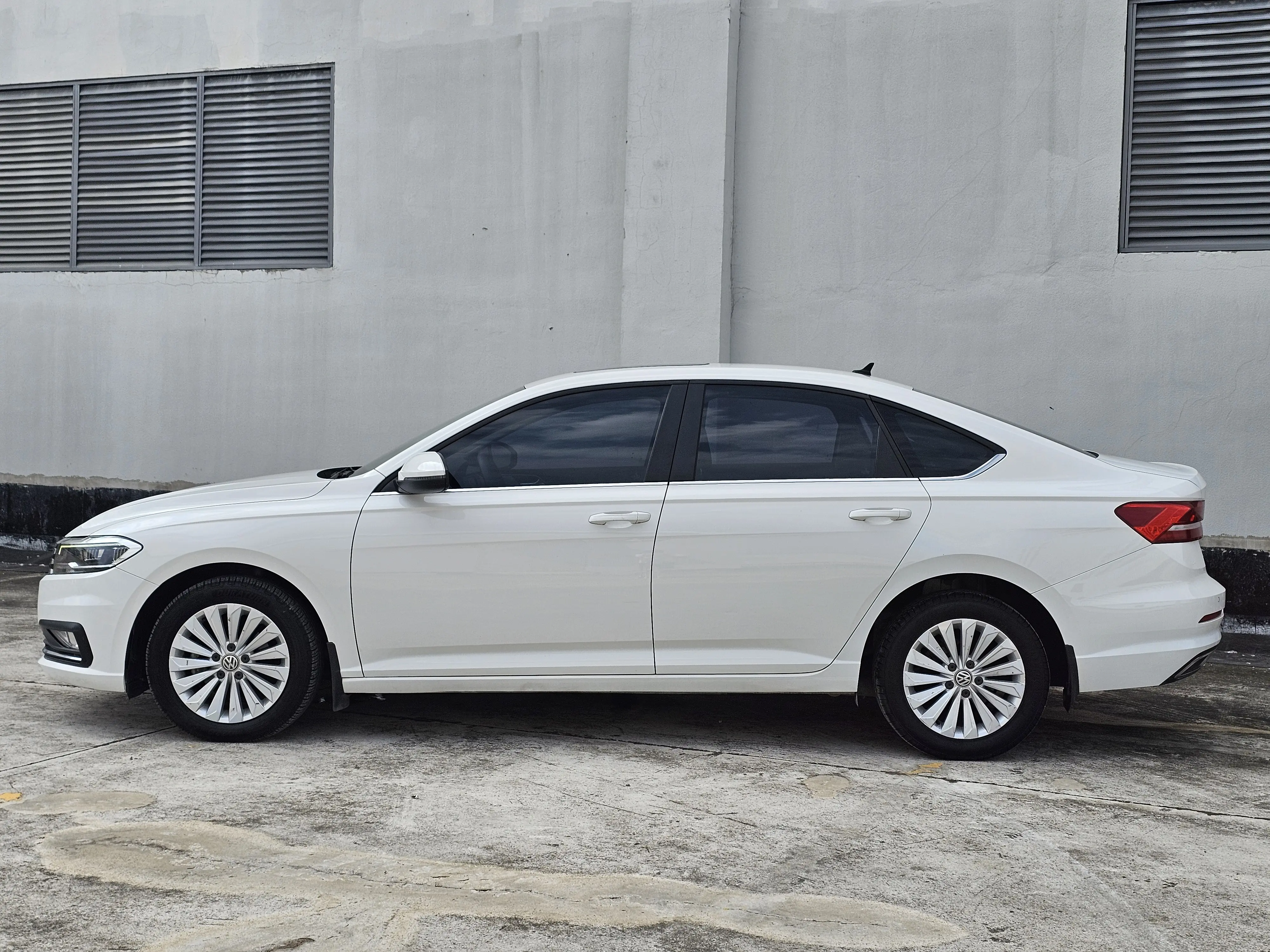 Volkswagen Lavida  из Китая