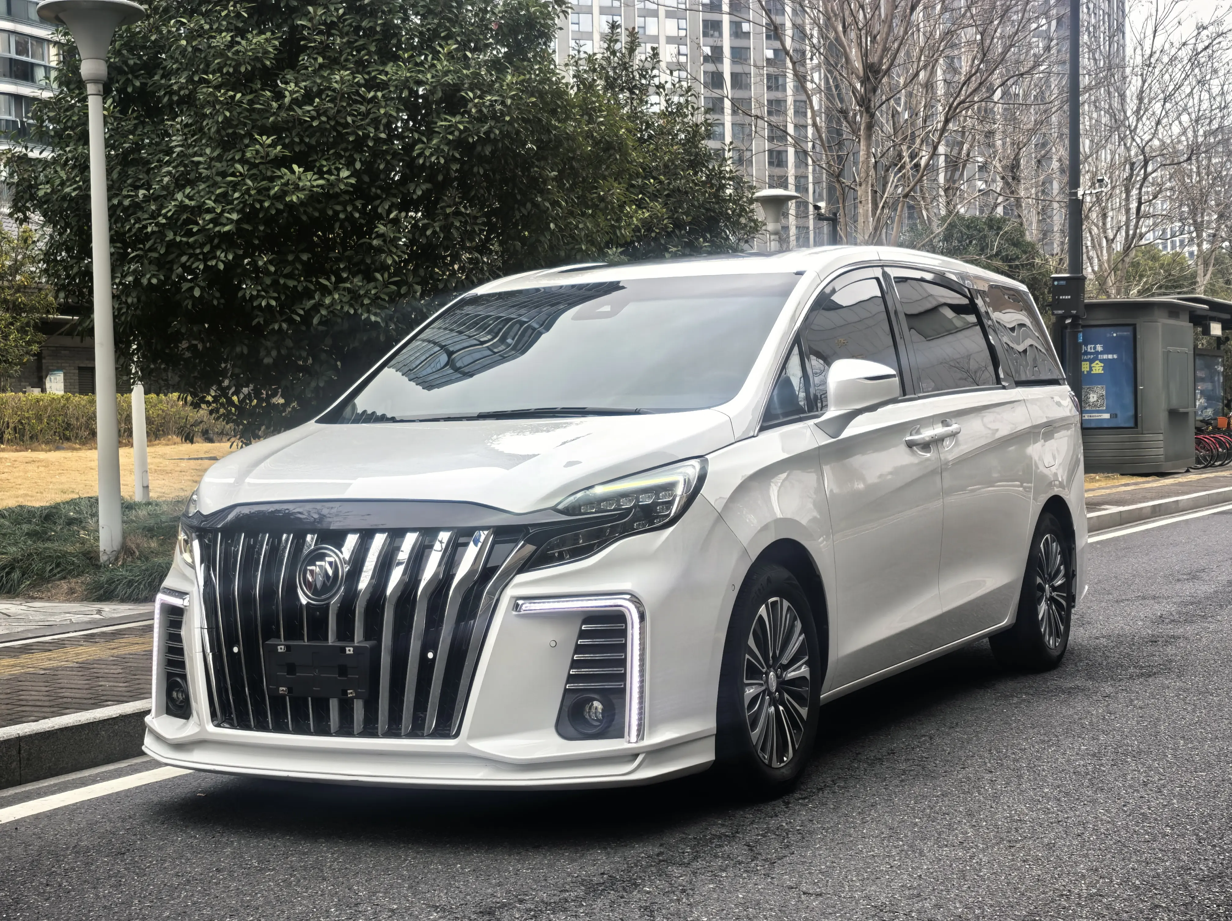 Buick GL8  из Китая