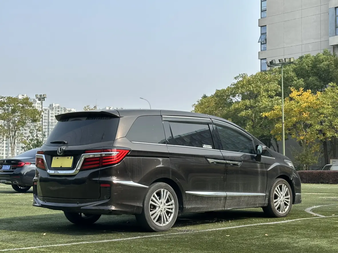 Honda Elysion (Alison)  из Китая