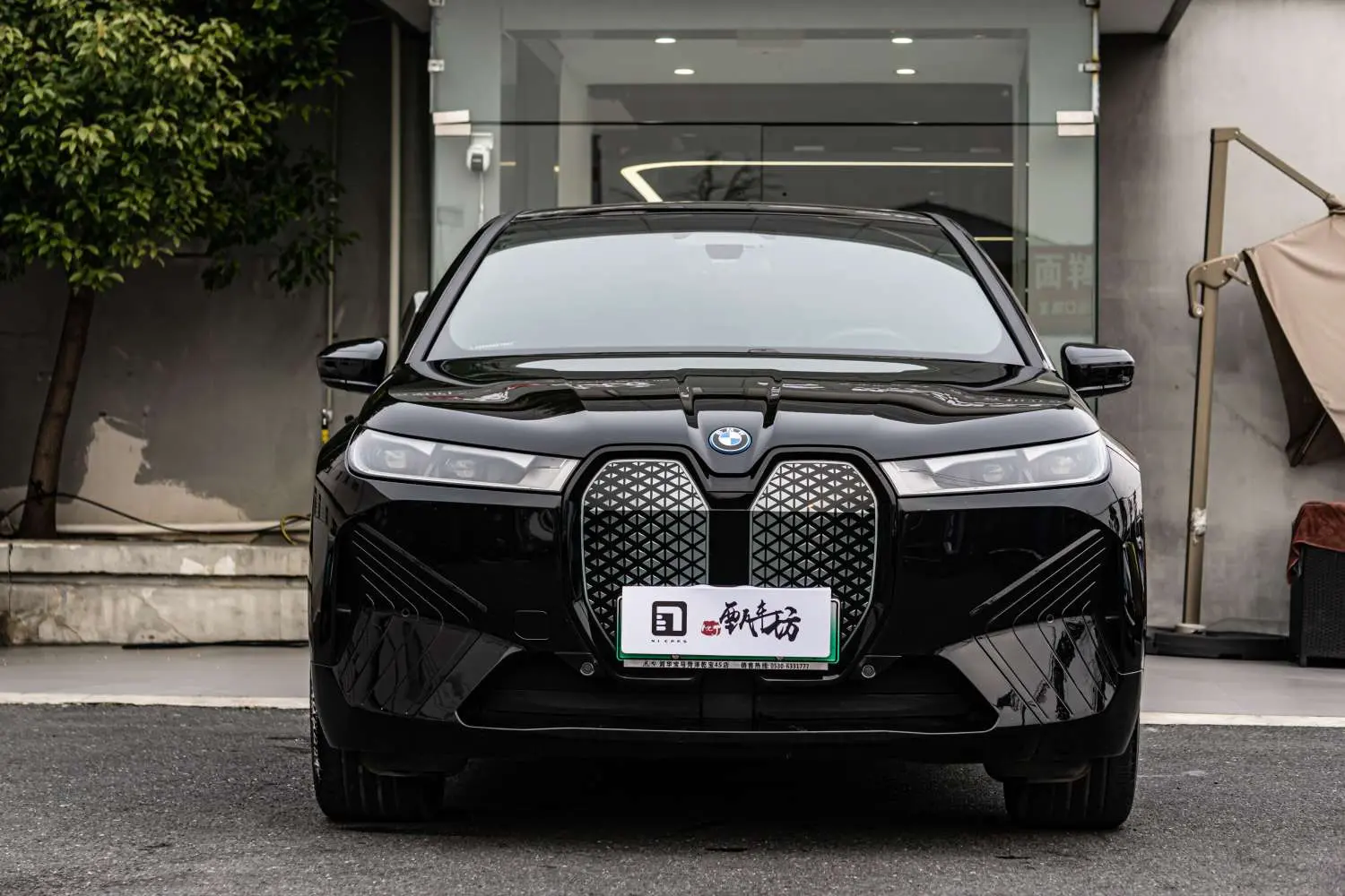 BMW iX  из Китая