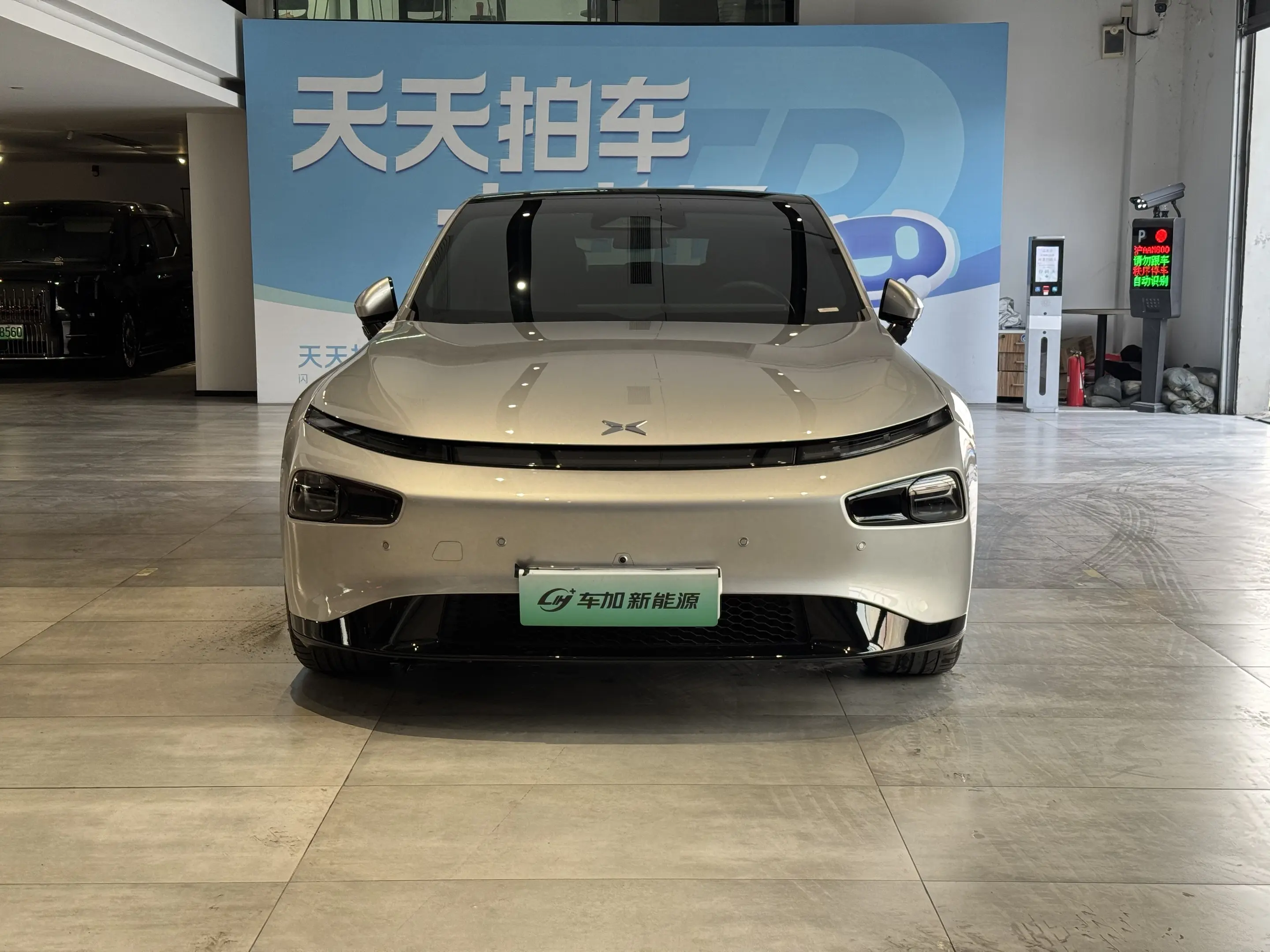 Xpeng P7  из Китая