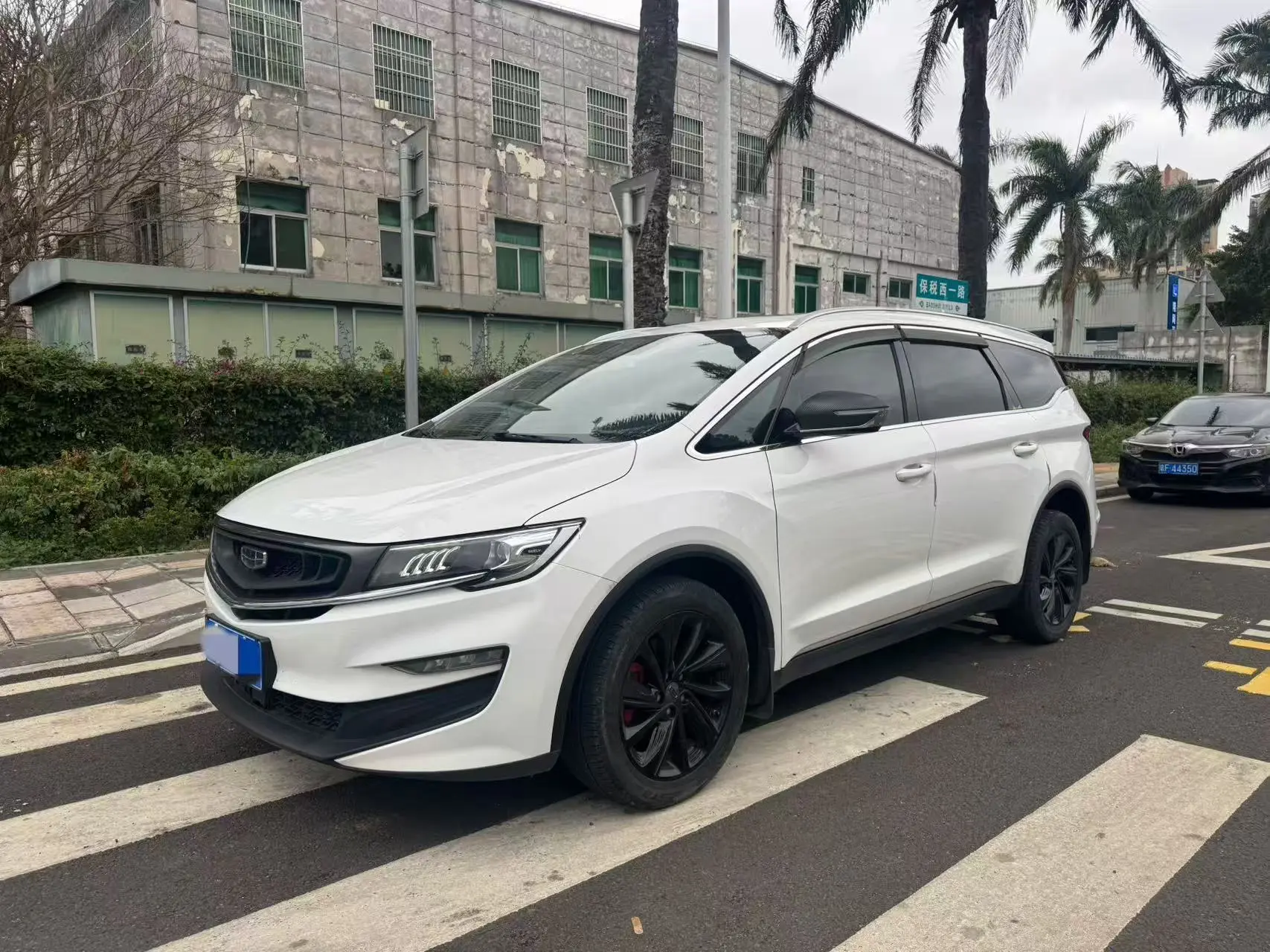 Geely Jiaji  из Китая