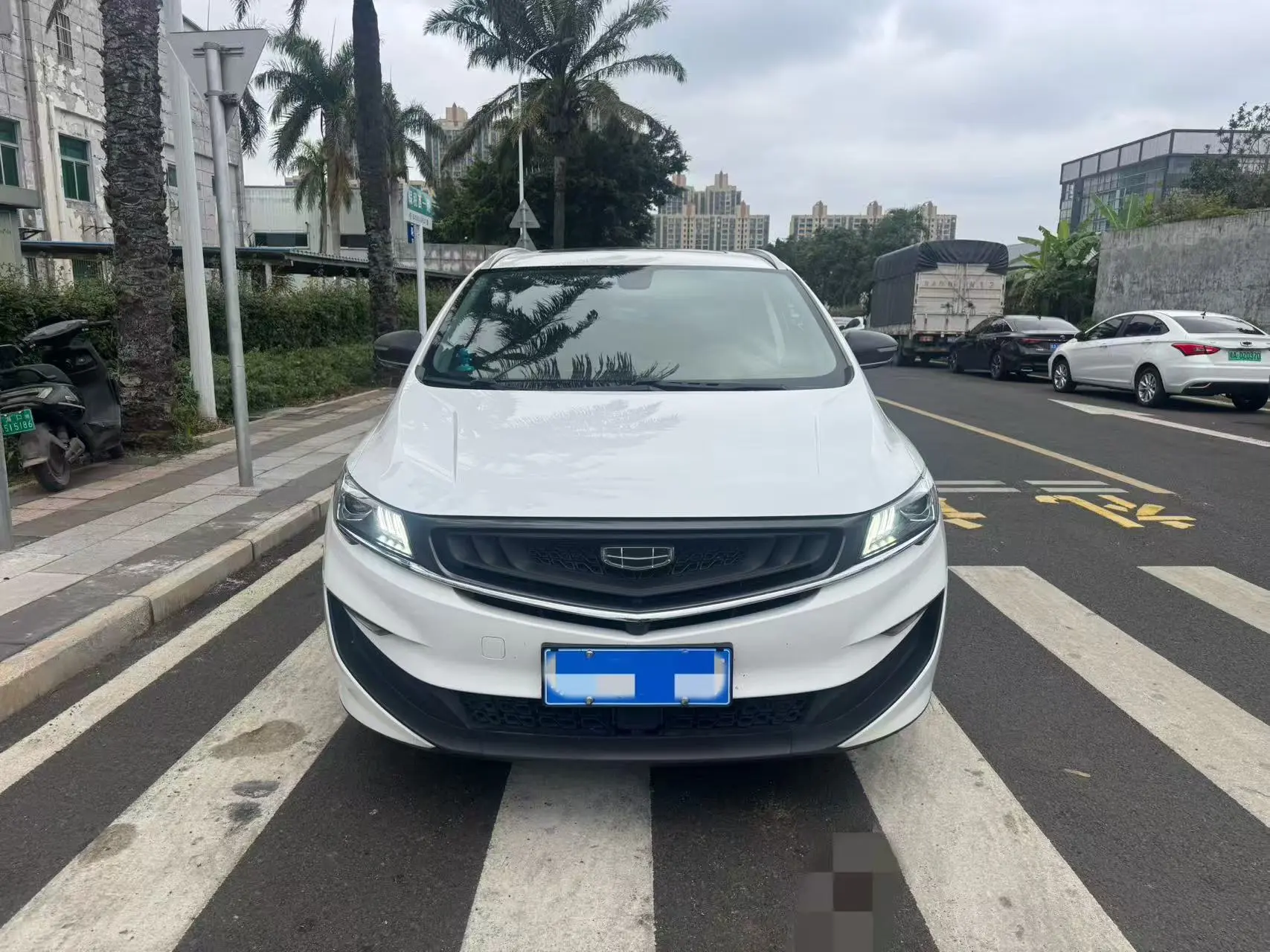 Geely Jiaji  из Китая