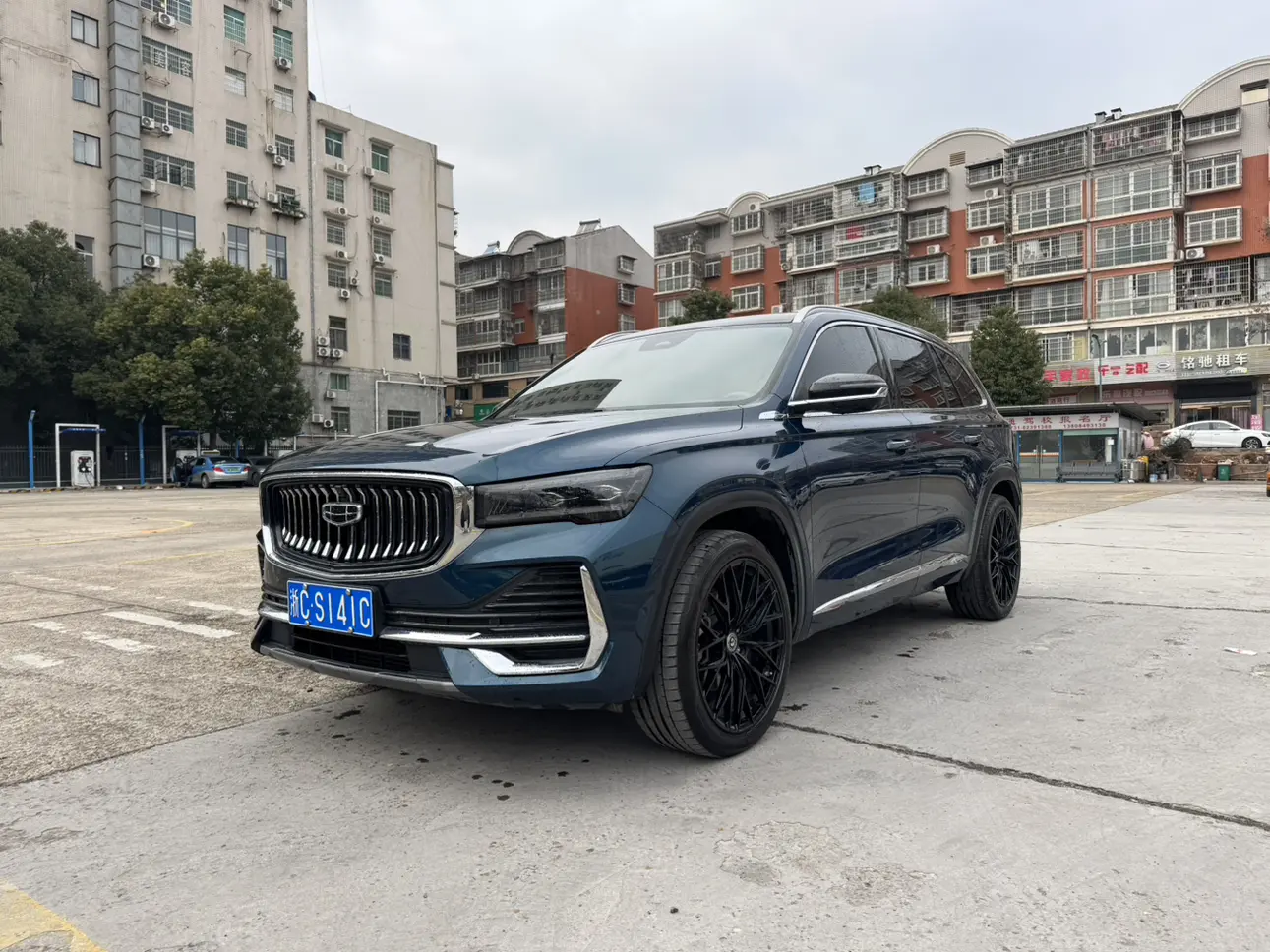 Geely Monjaro (Xingyue L)  из Китая