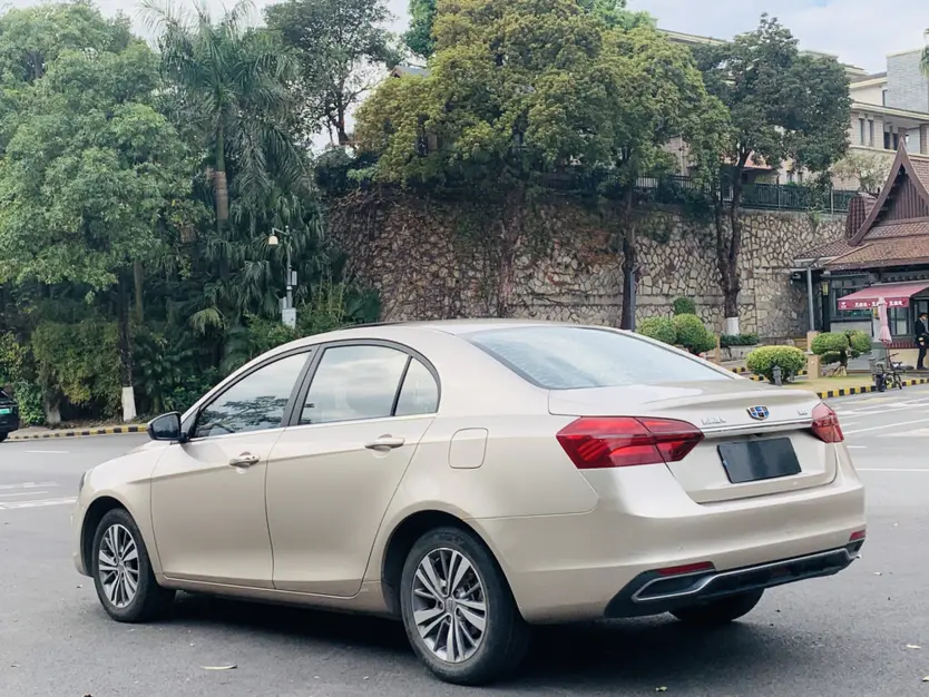 Geely Emgrand  из Китая