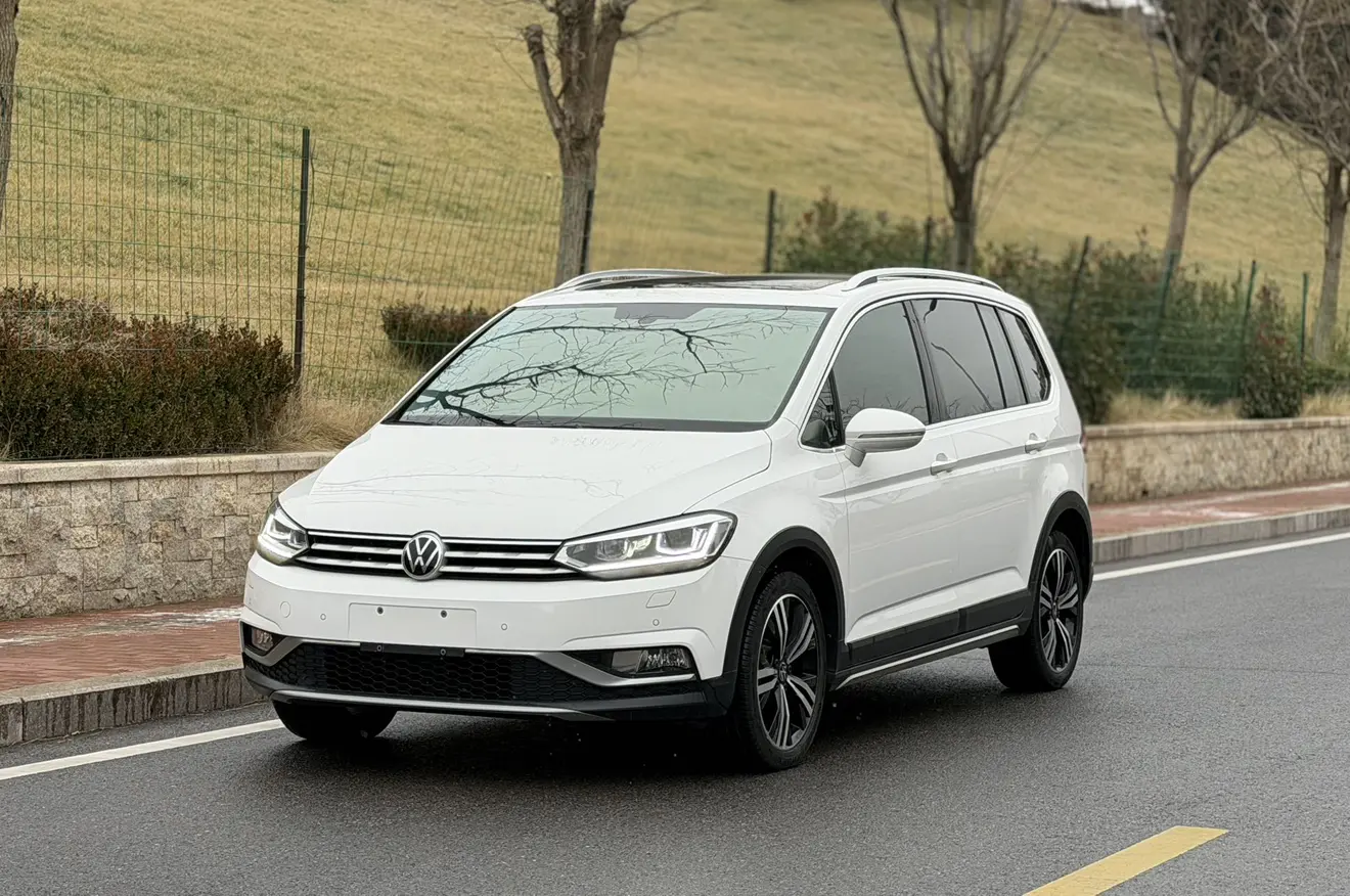 Volkswagen Touran L  из Китая