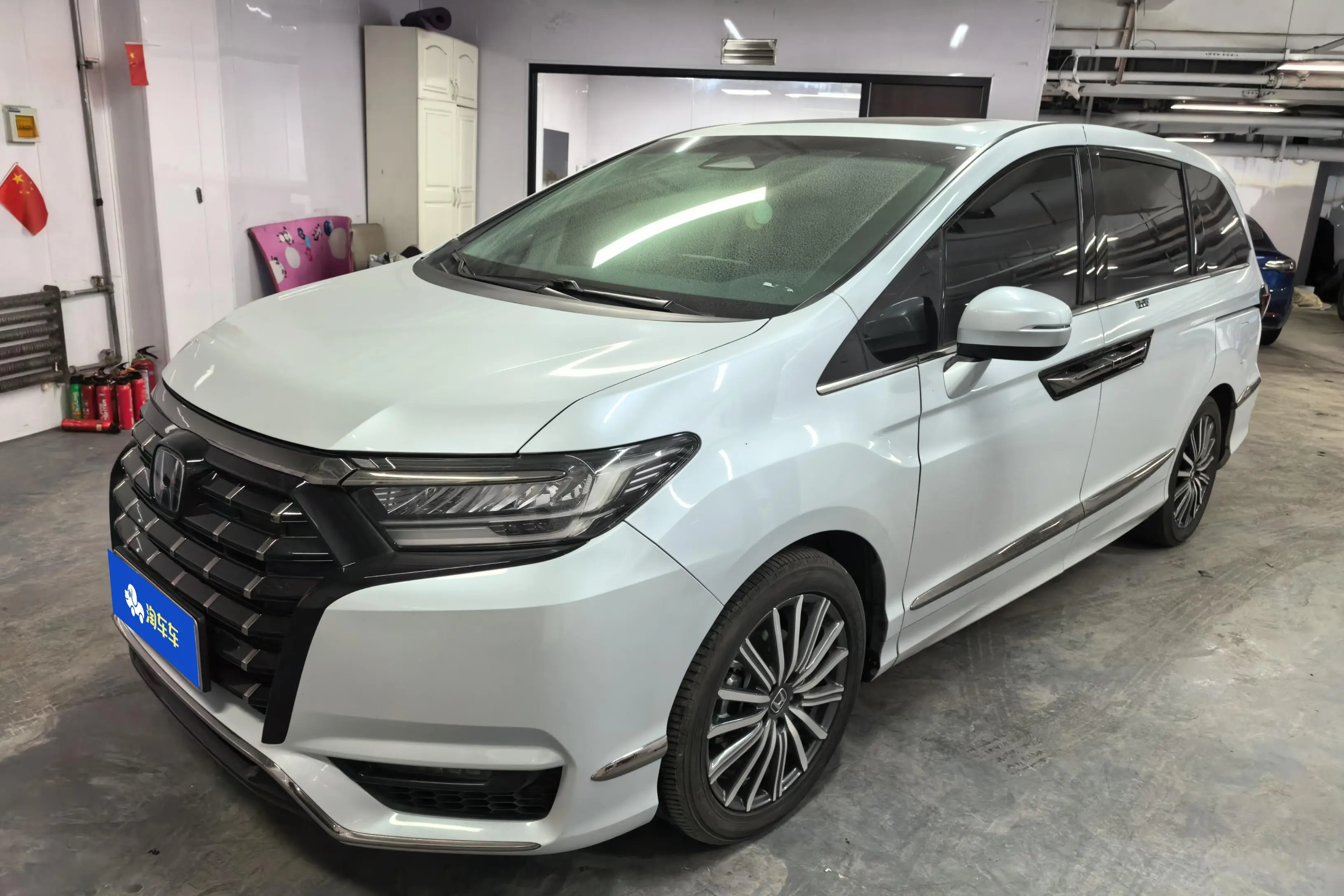 Honda Elysion (Alison)  из Китая