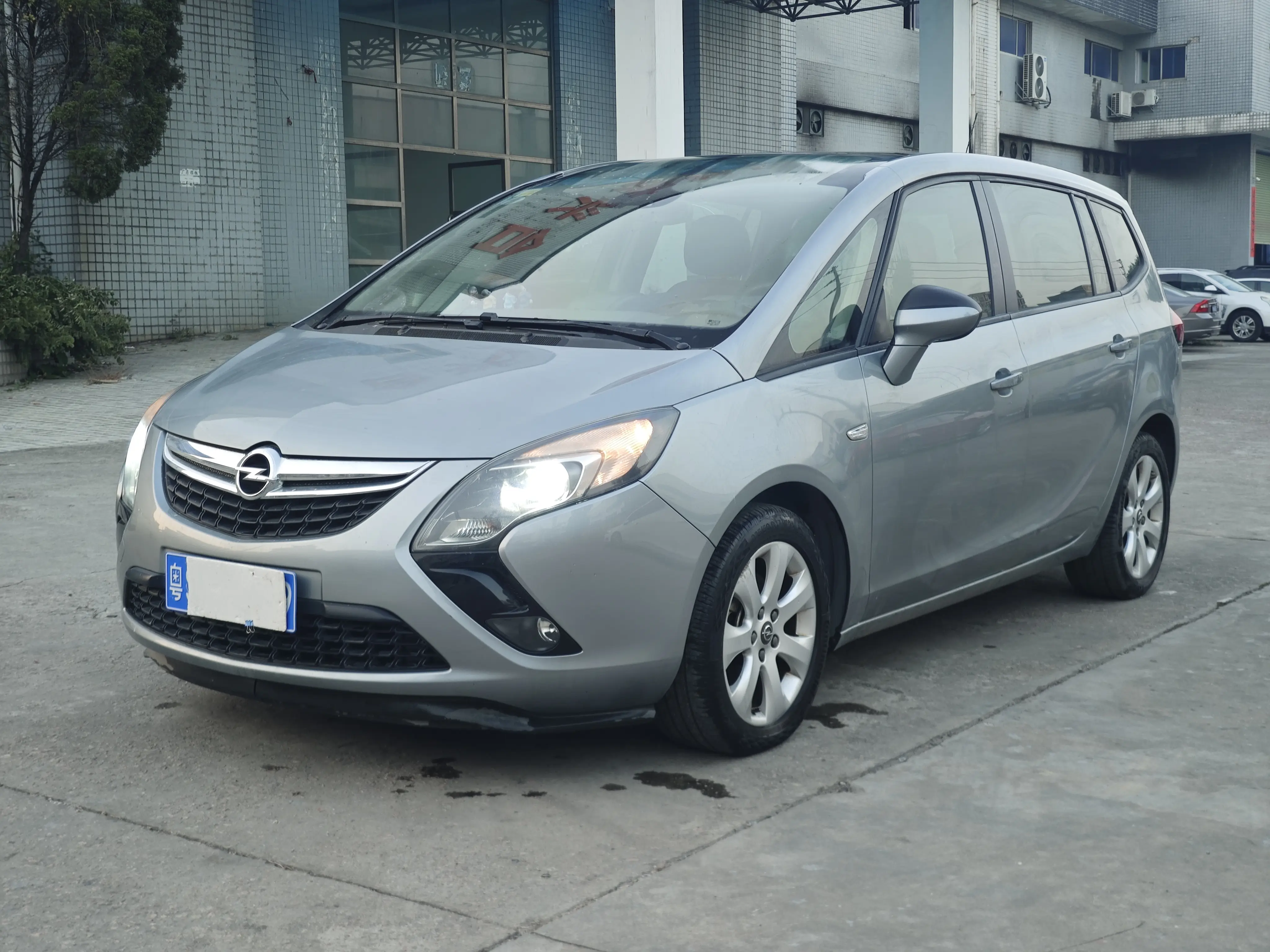 Opel Zafira  из Китая
