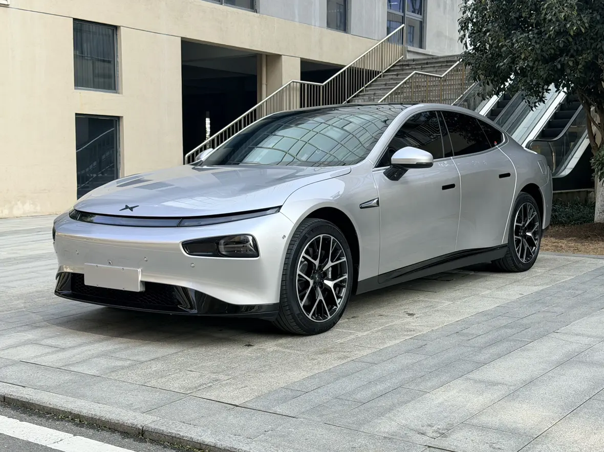 Xpeng P7  из Китая