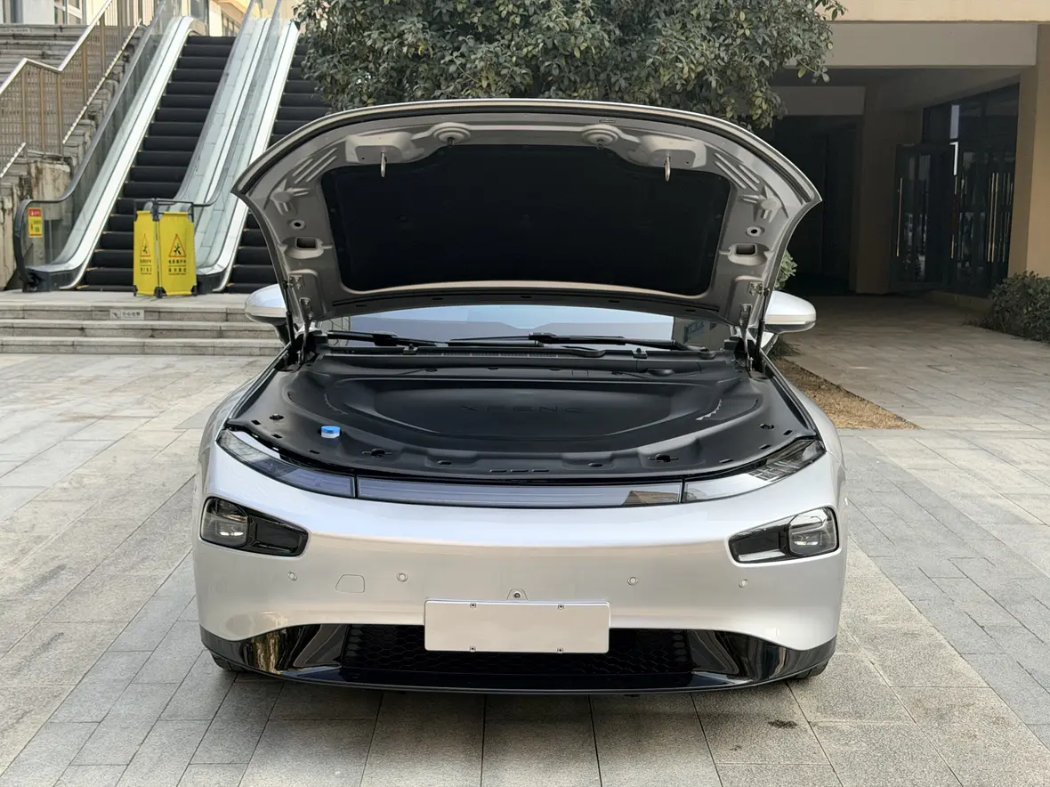 Xpeng P7  из Китая