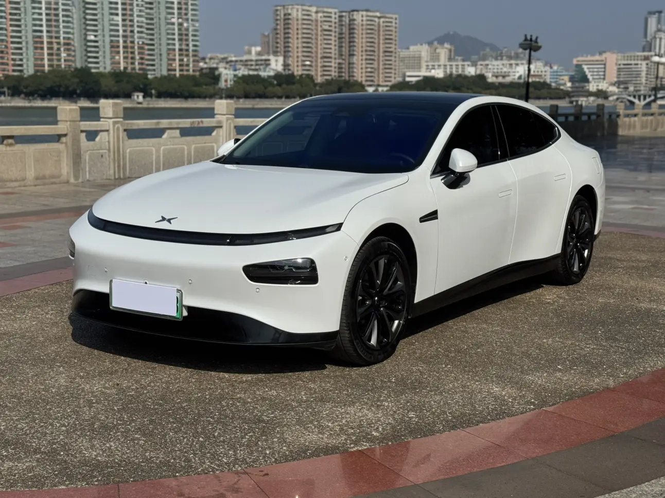 Xpeng P7  из Китая