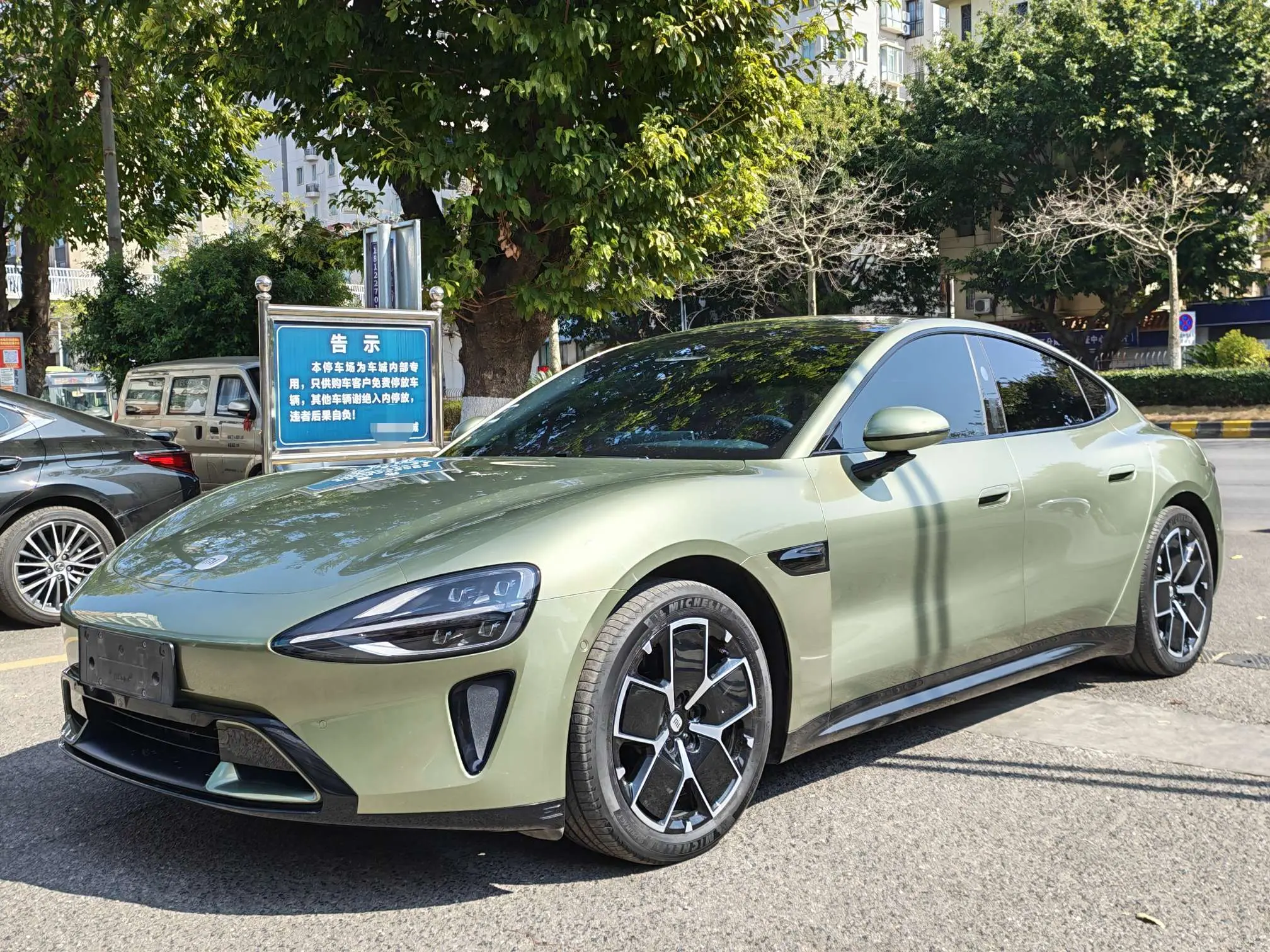 Xiaomi car Xiaomi SU7  из Китая