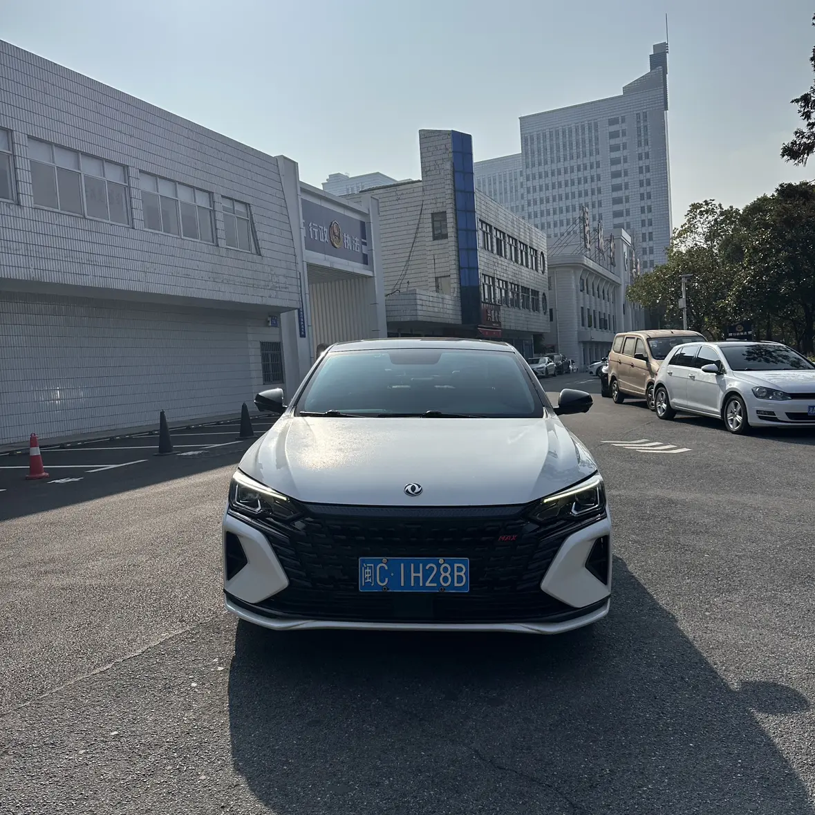 Dongfeng Yixuan MAX  из Китая