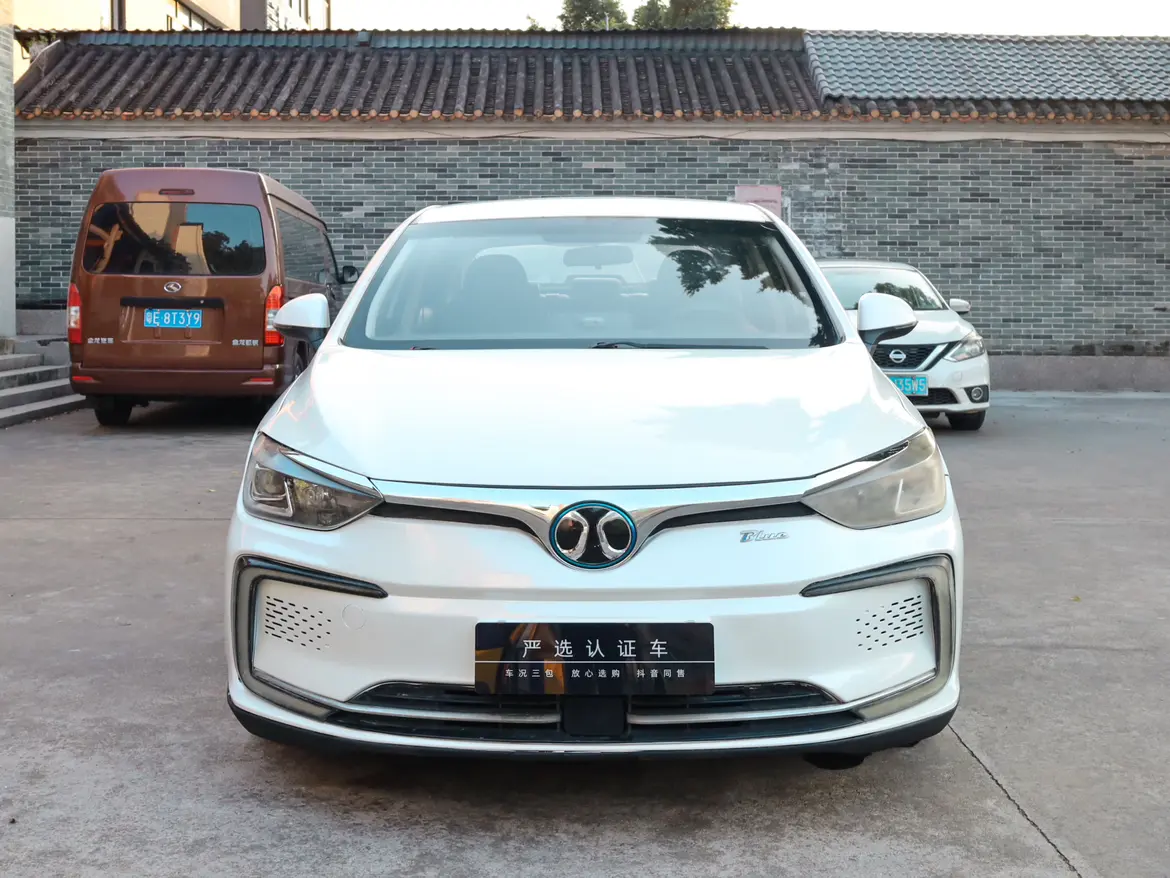 BAIC Beijing EU5  из Китая