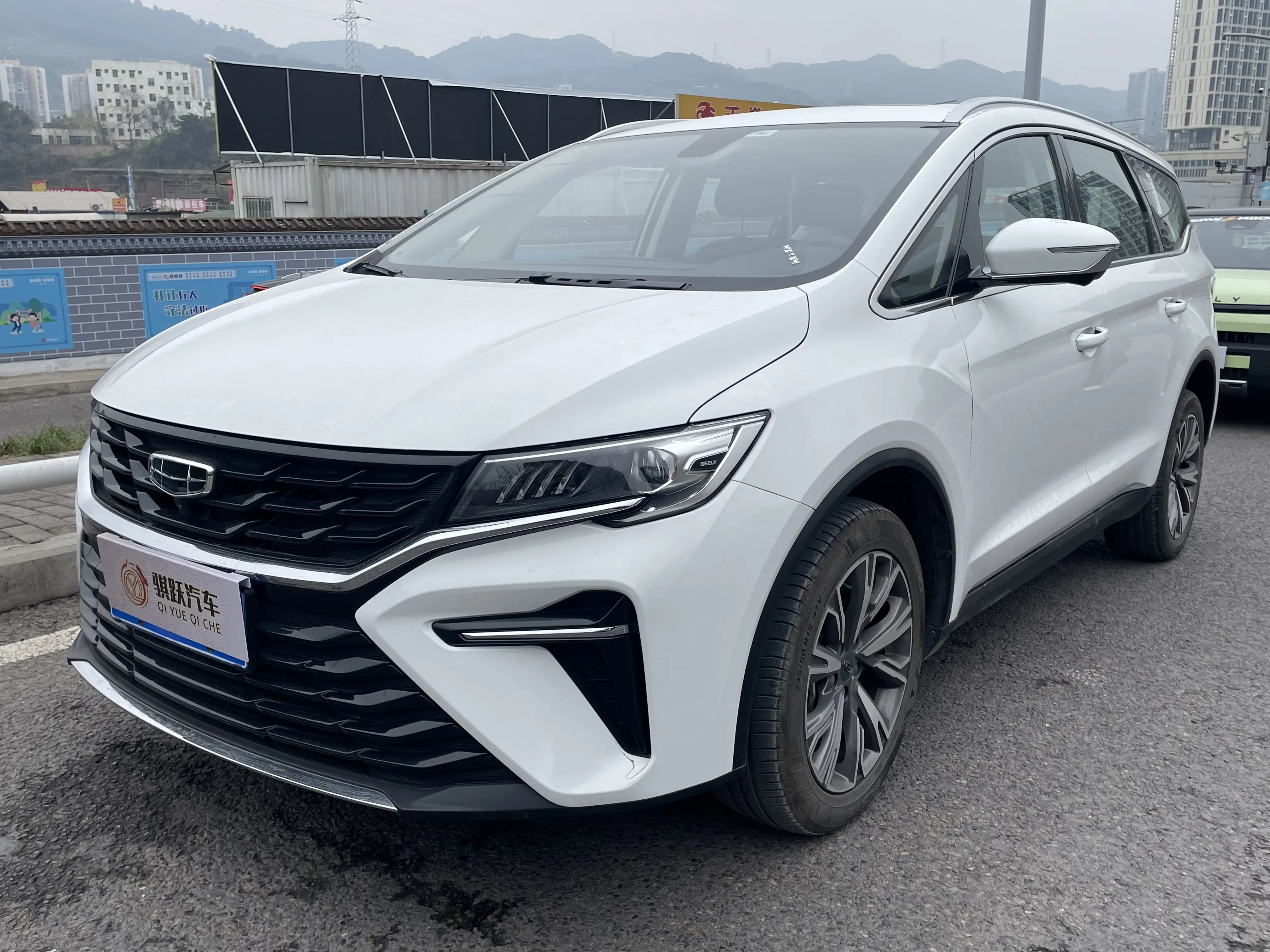 Geely Jiaji  из Китая