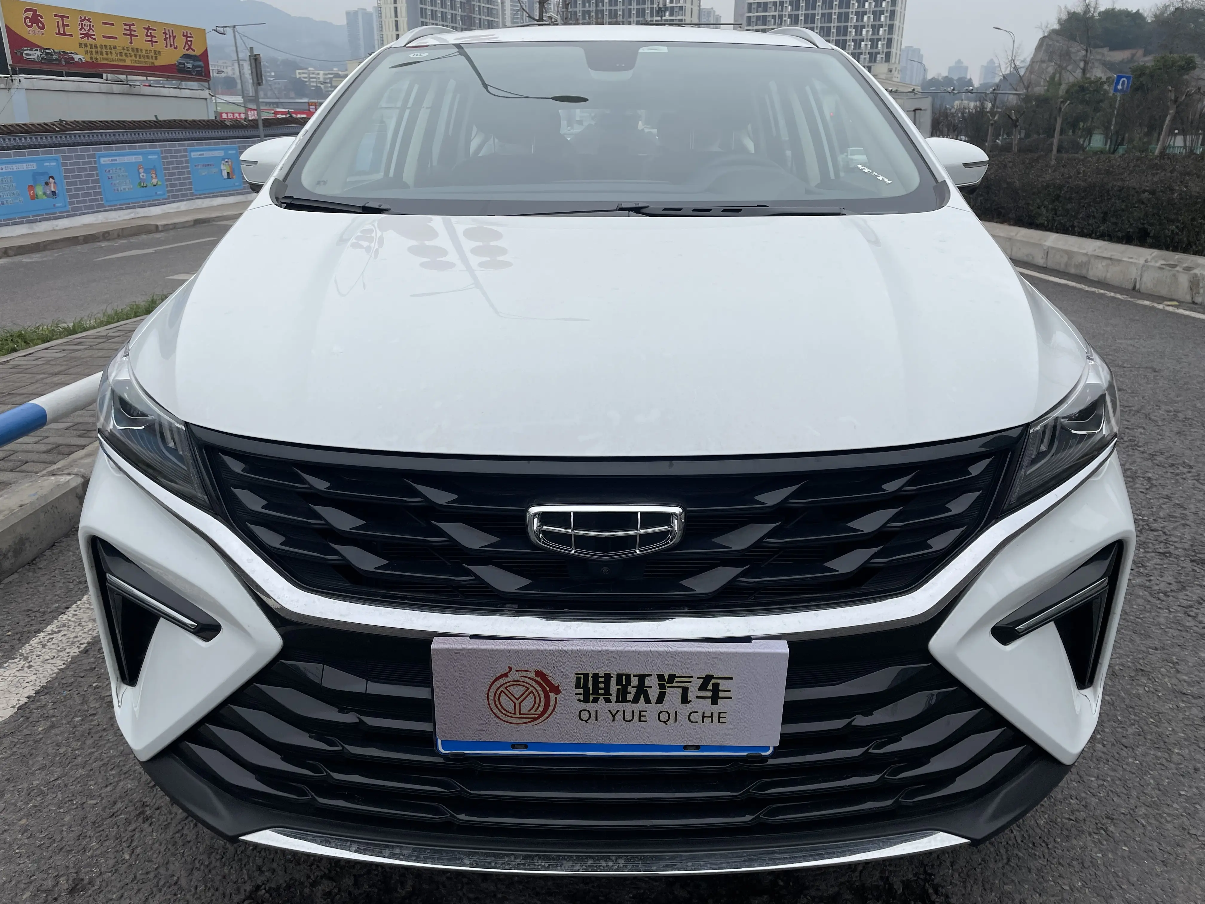 Geely Jiaji  из Китая