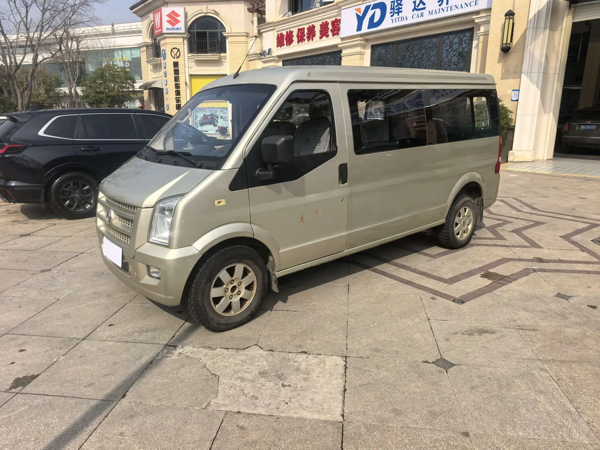Dongfeng Xiaokang C37  из Китая