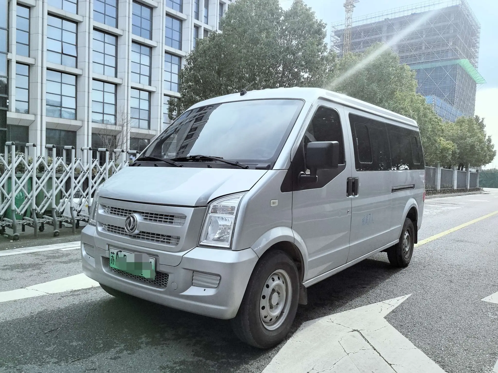 Dongfeng Xiaokang EC36  из Китая