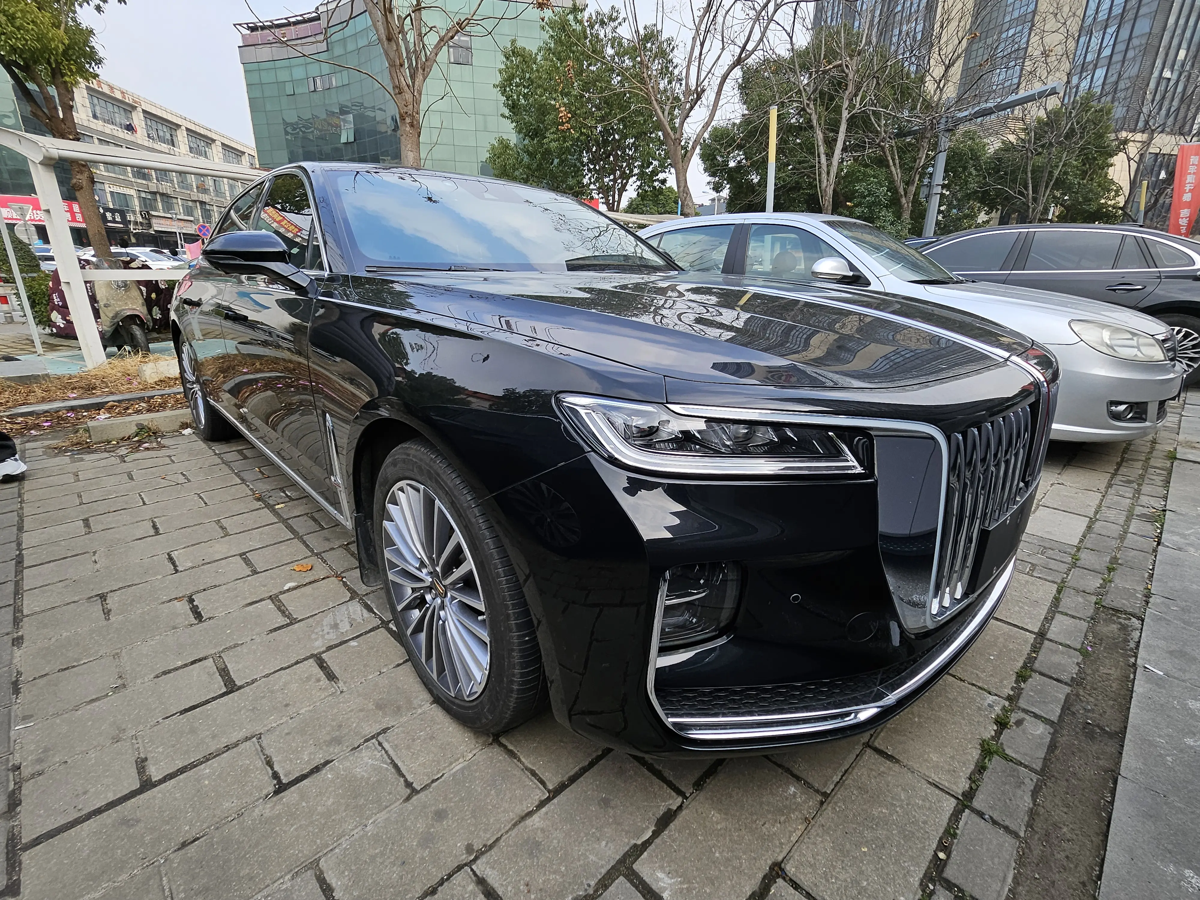 Hongqi H9  из Китая