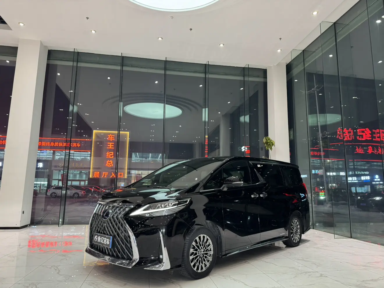 Lexus LM  из Китая