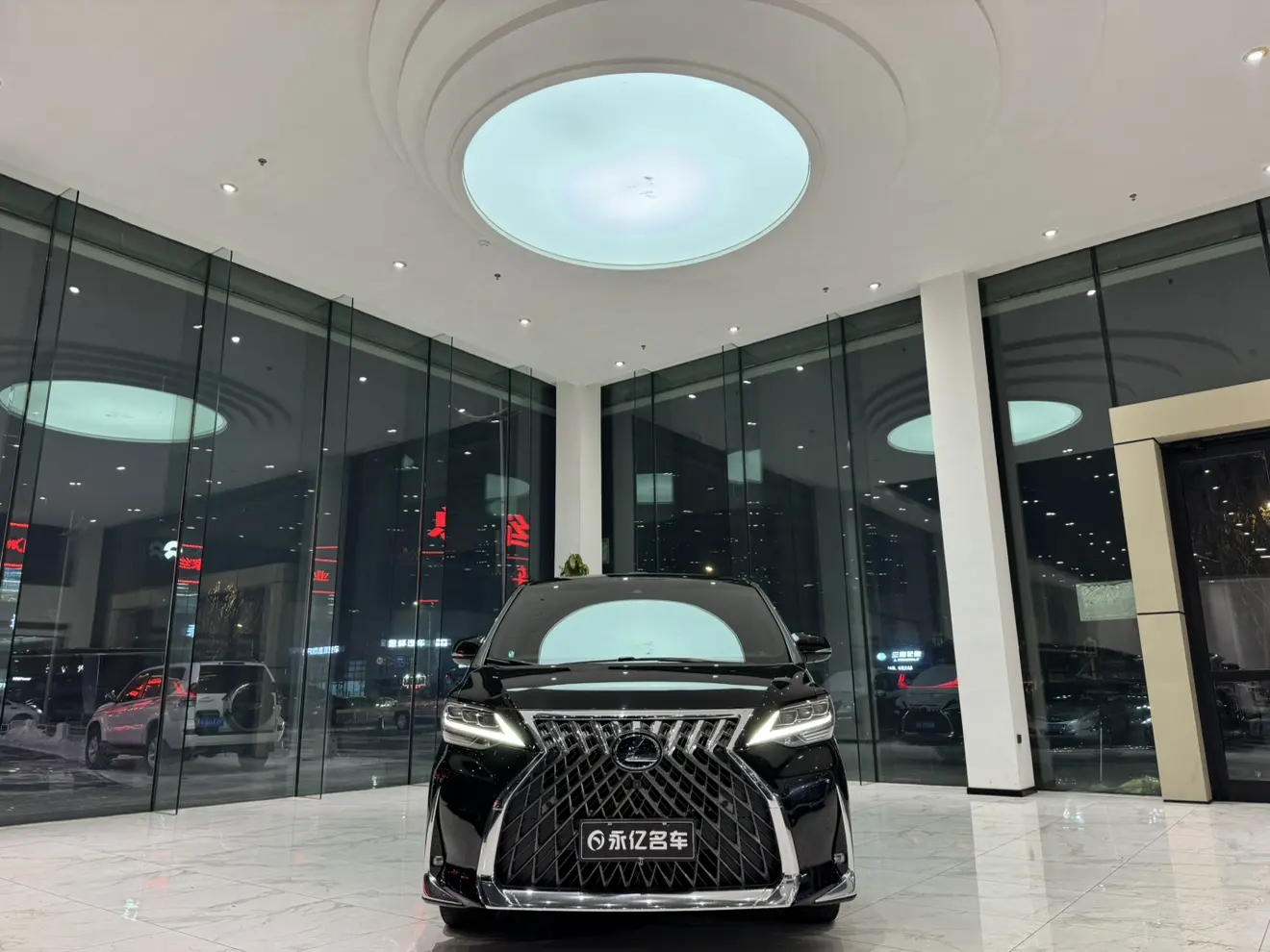 Lexus LM  из Китая