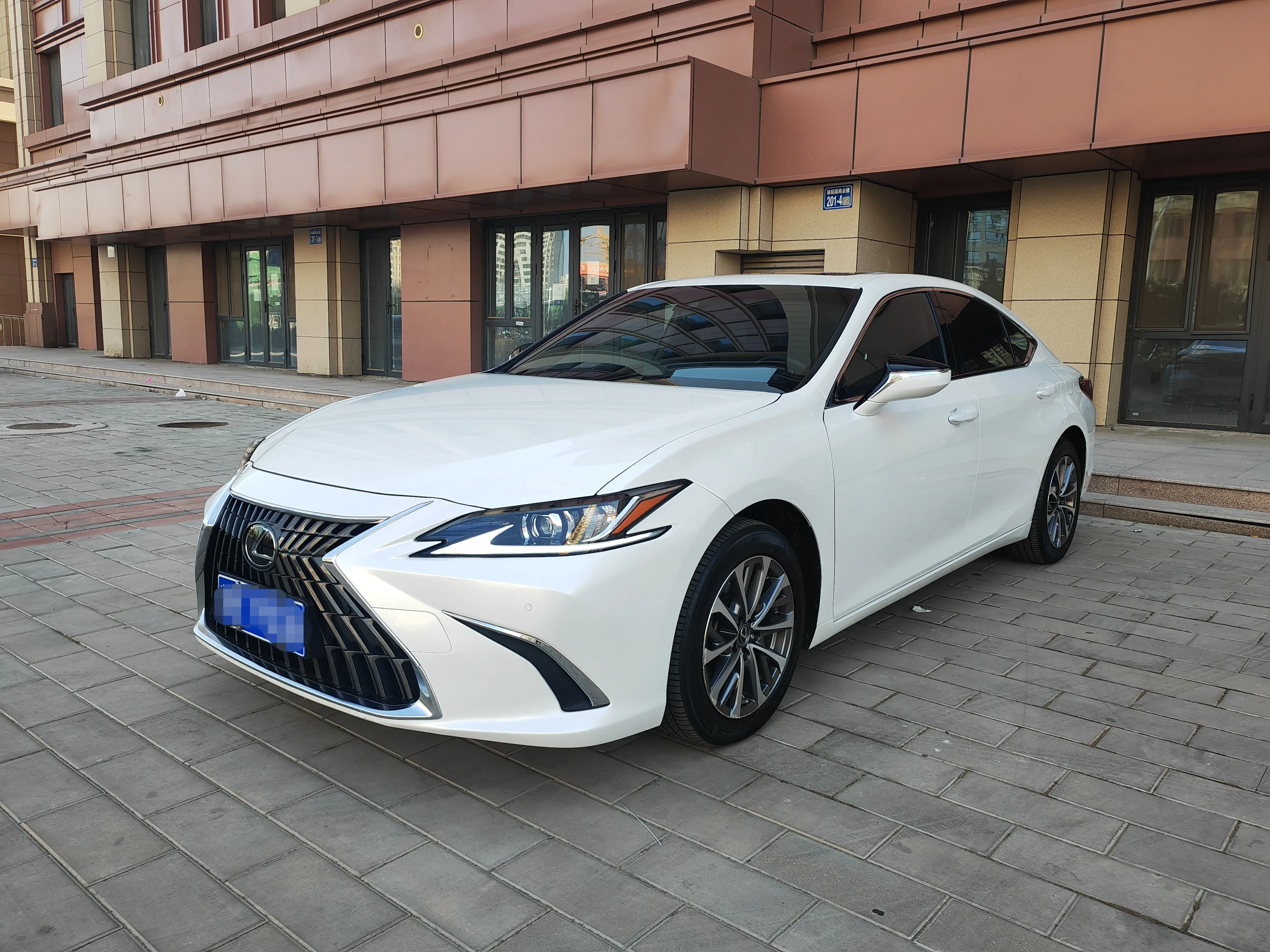 Lexus ES