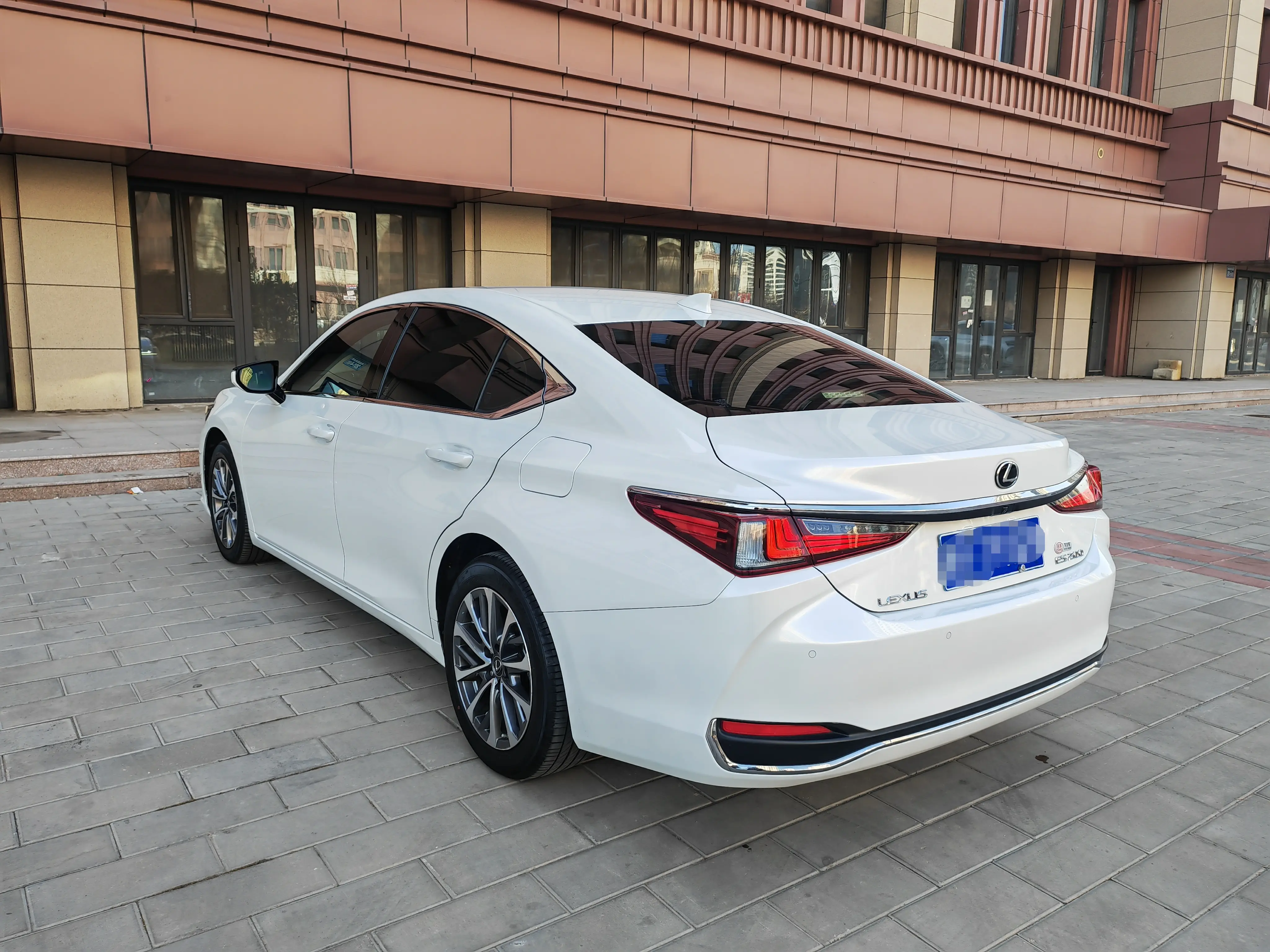 Lexus ES