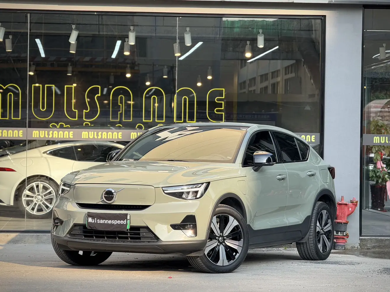 Volvo C40 EV  из Китая