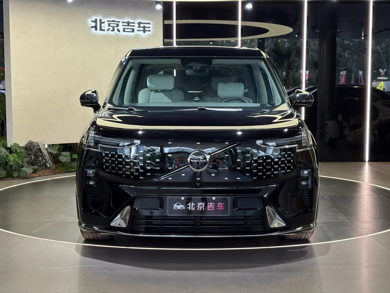 Volvo EM90  из Китая