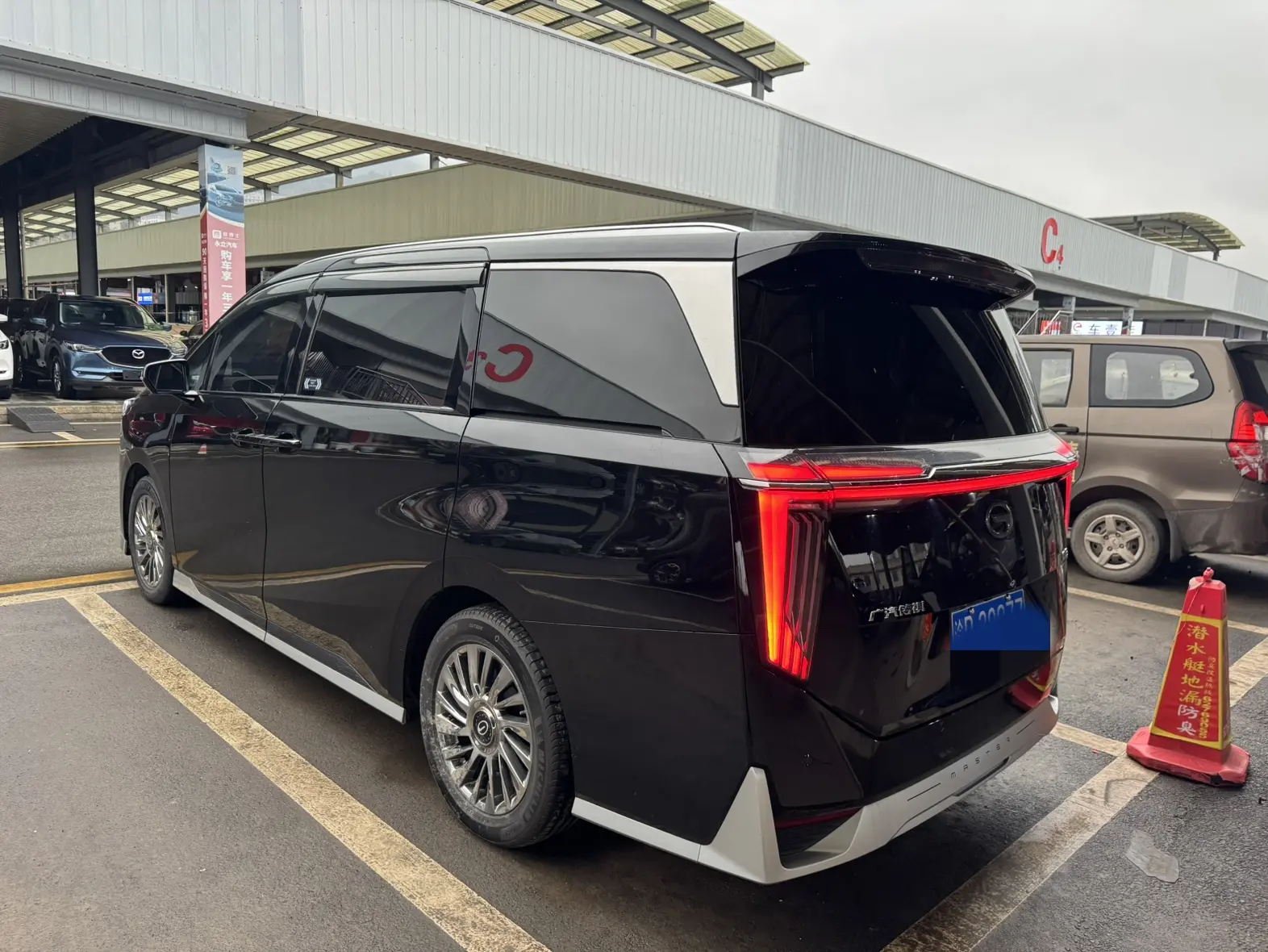 GAC Trumpchi M8  из Китая