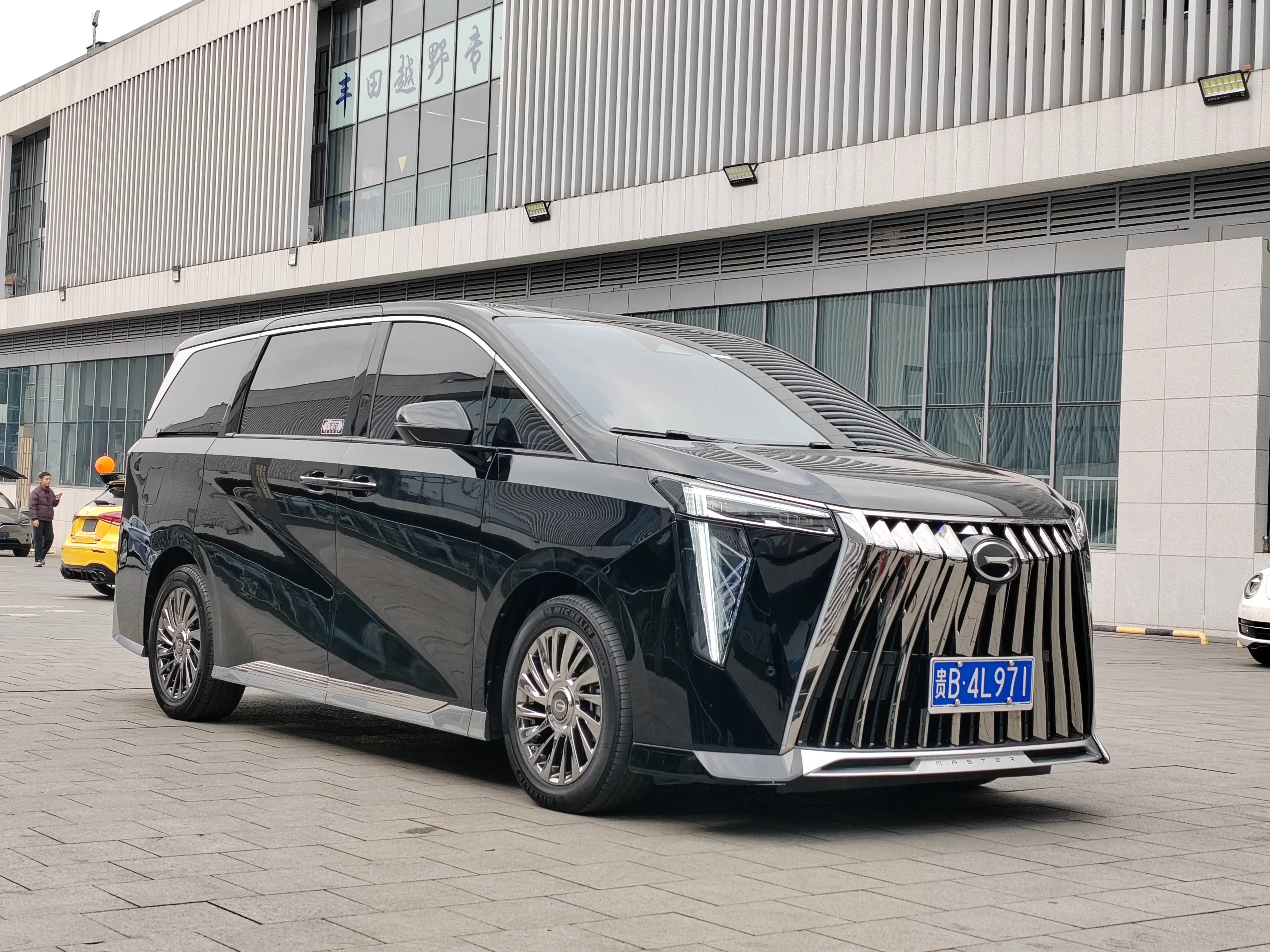 GAC Trumpchi M8  из Китая