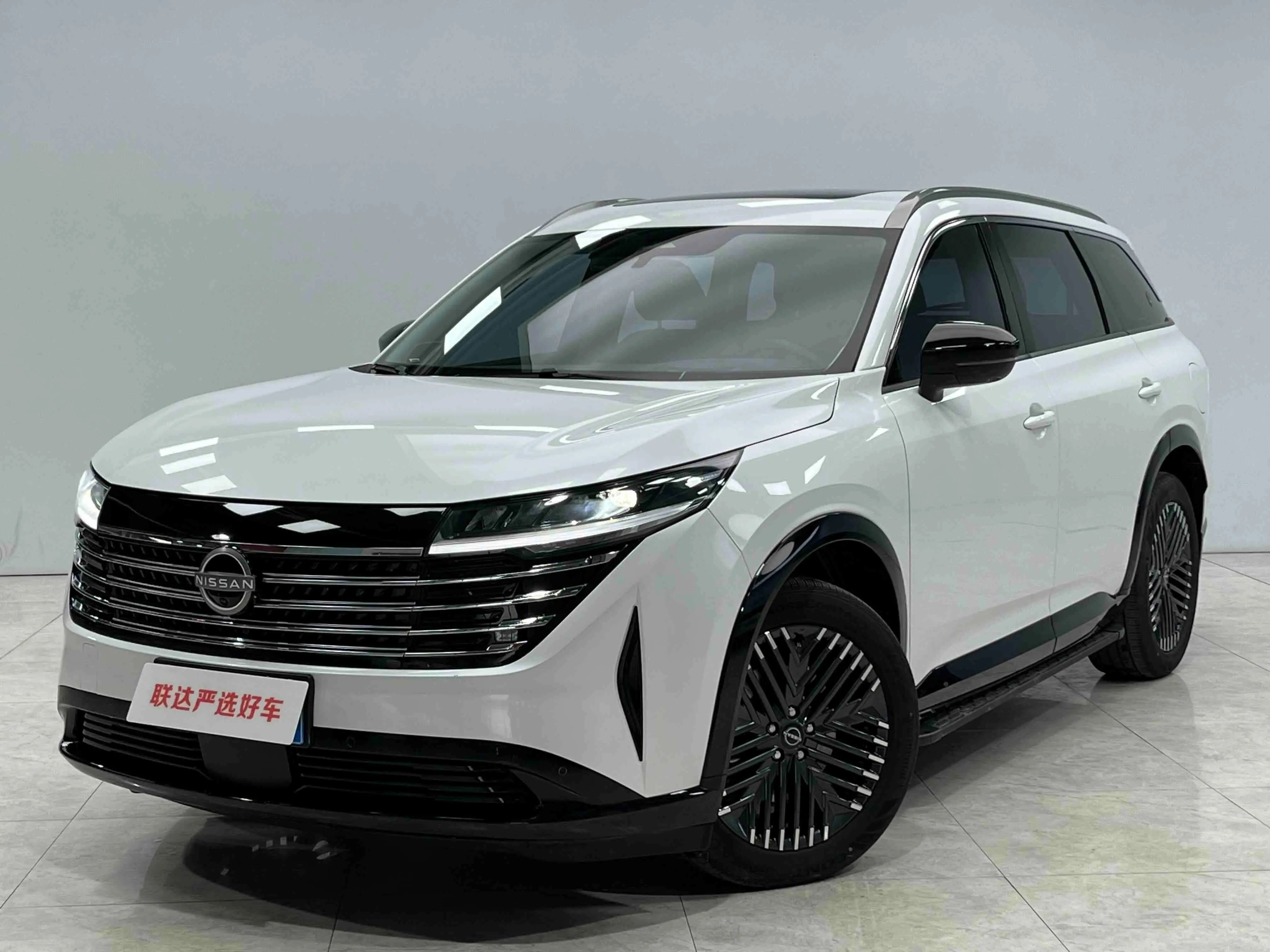 Nissan Explore the land  из Китая