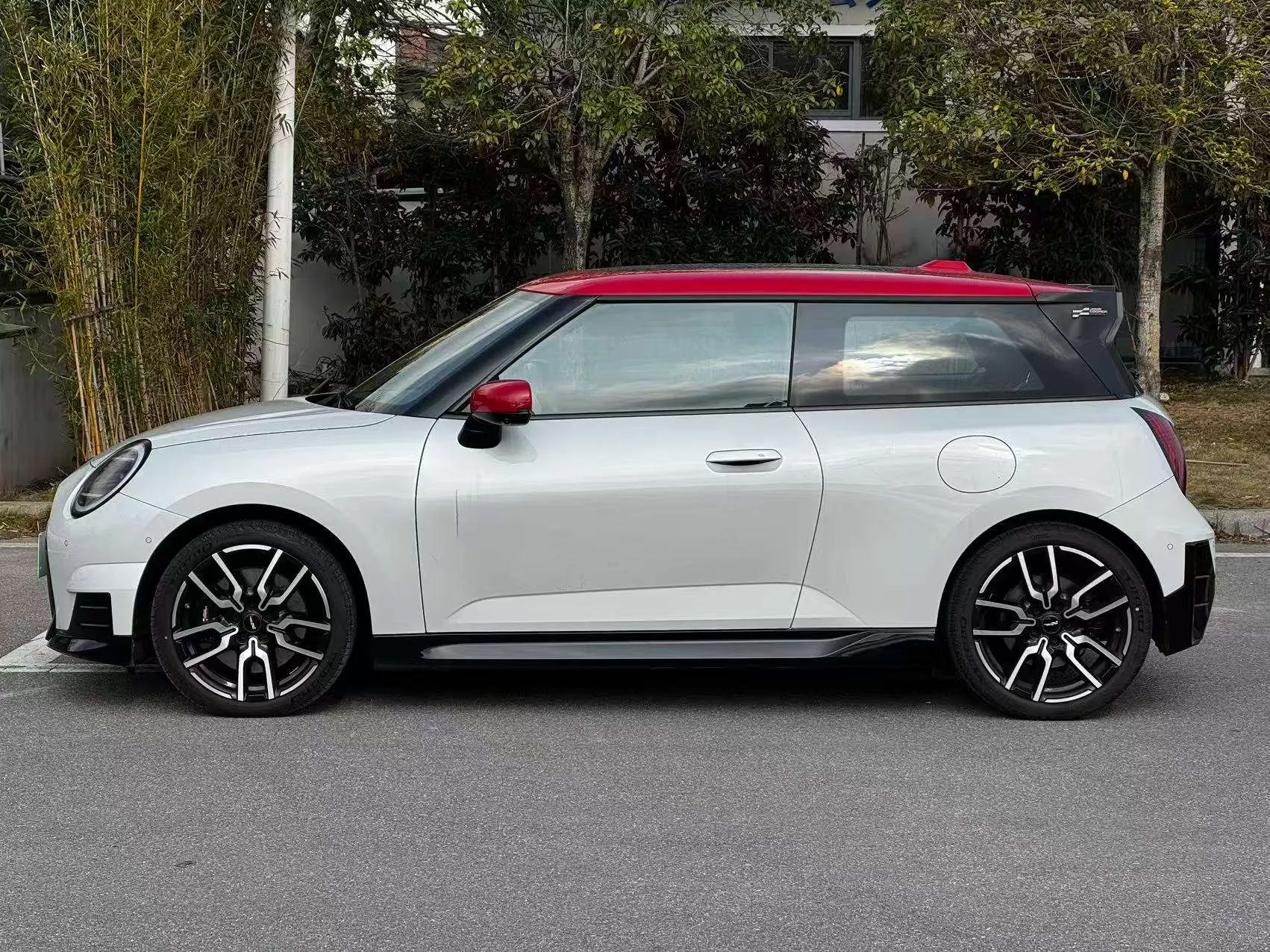 MINI ELECTRIC  COOPER  из Китая