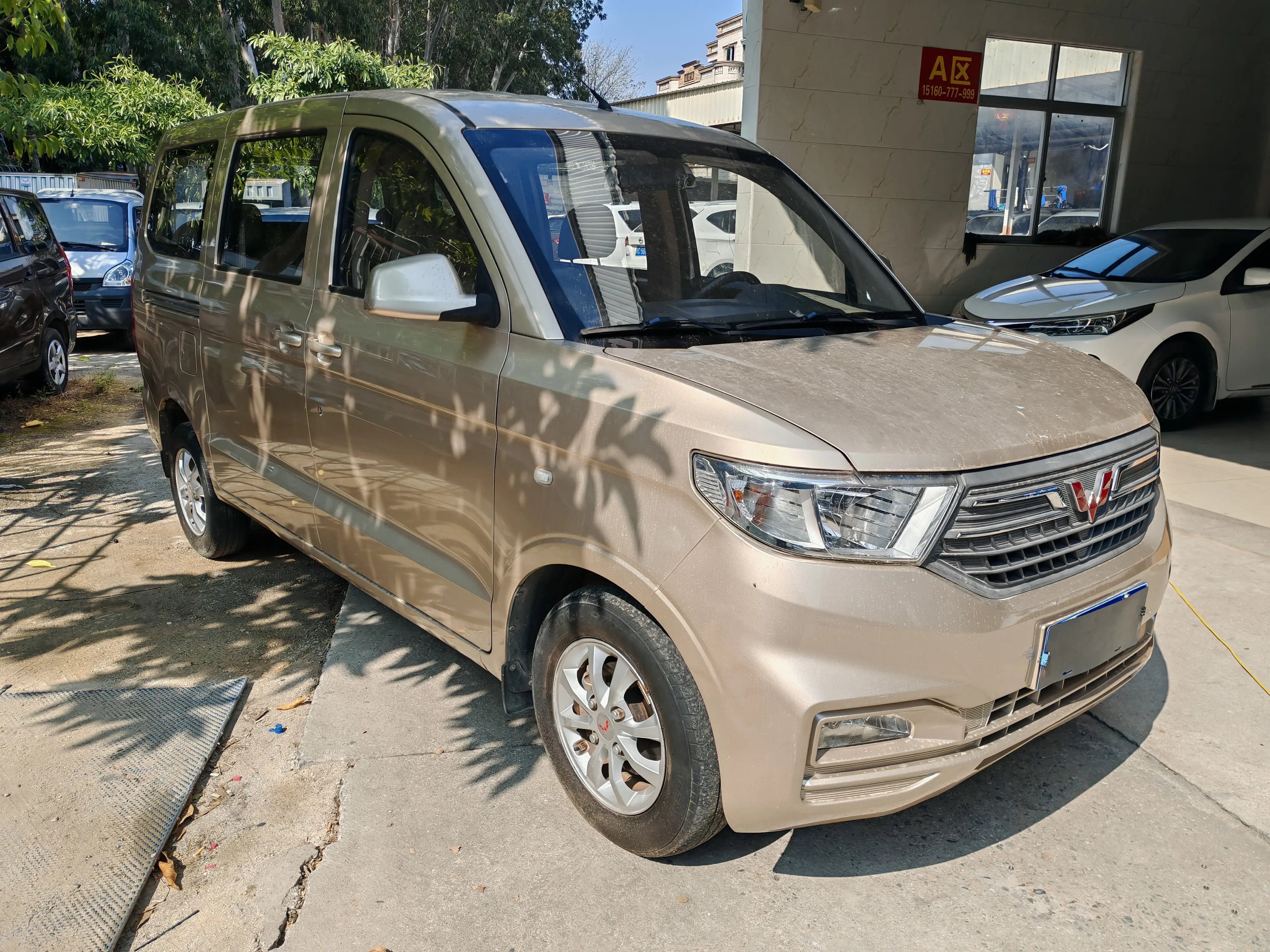 Wuling Hongguang V  из Китая