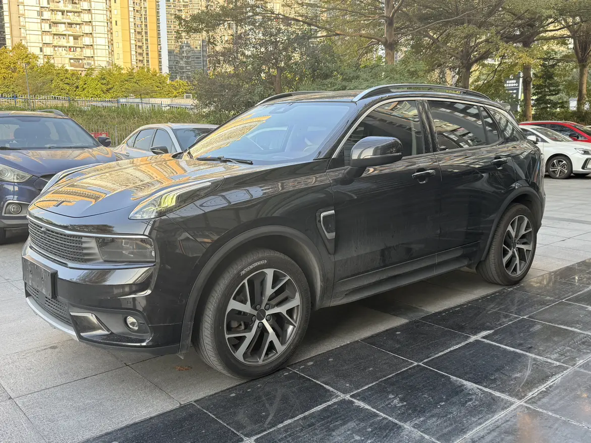 Lynk & Co 01 EM-P  из Китая