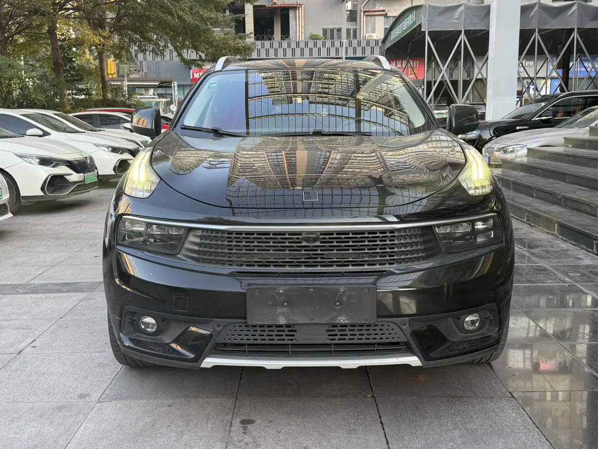 Lynk & Co 01 EM-P  из Китая