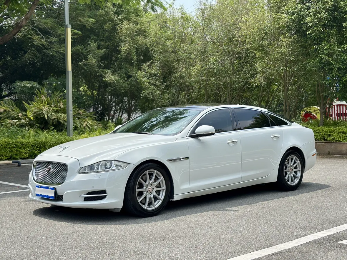 Jaguar XJ  из Китая