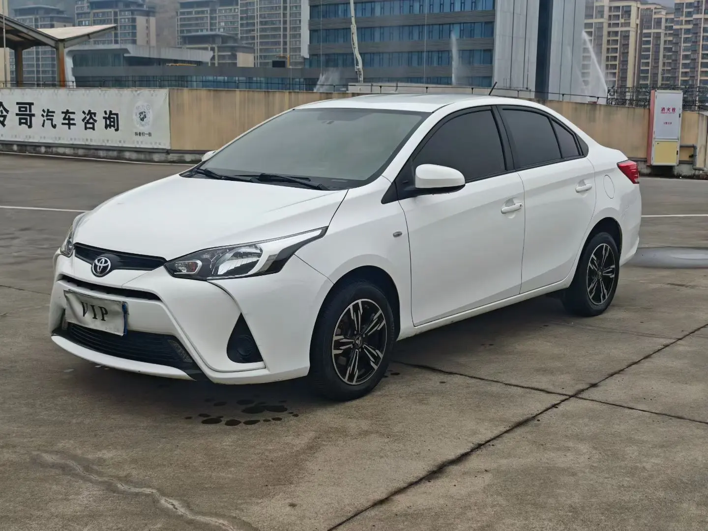 Toyota YARiS L Enjoy  из Китая