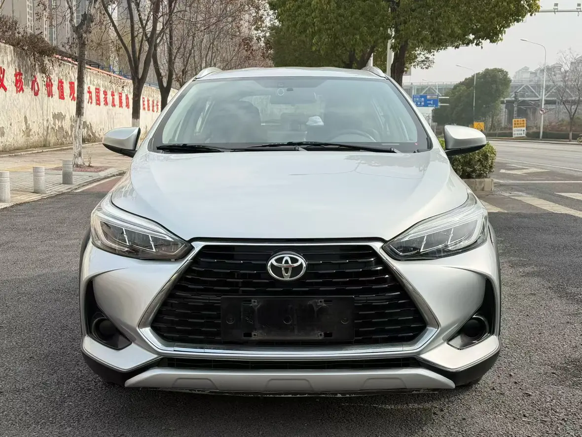 Toyota Yaris L  из Китая