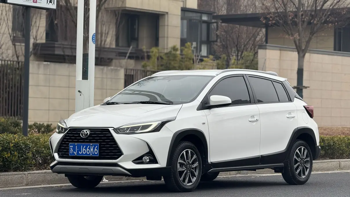 Toyota Yaris L  из Китая