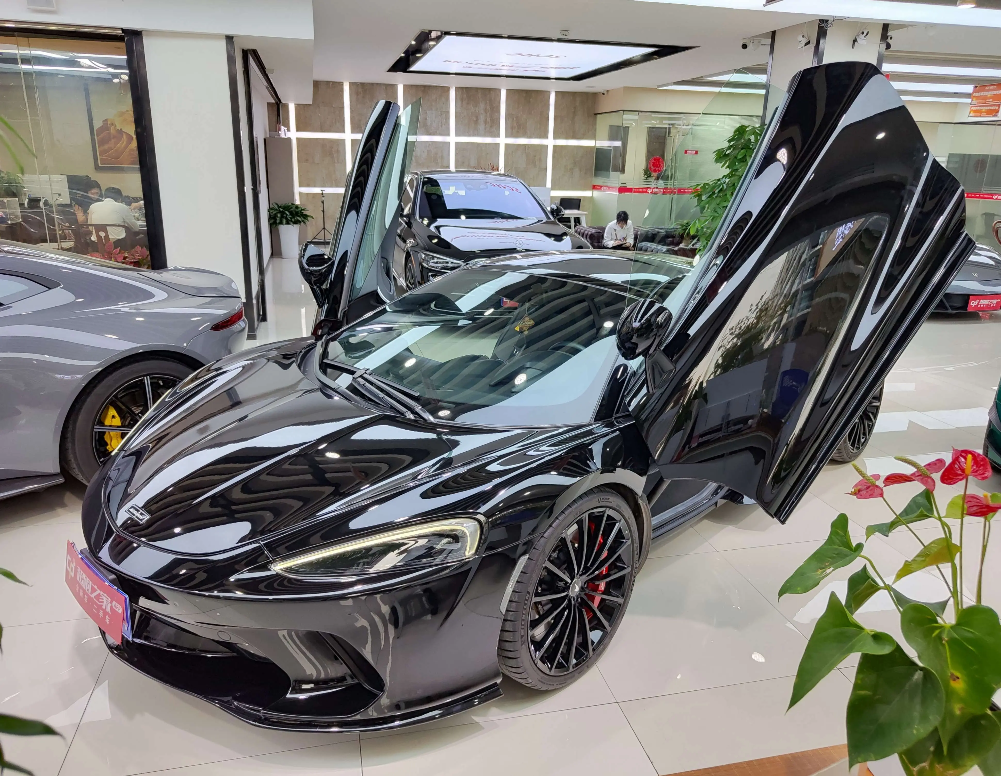 McLaren GT  из Китая