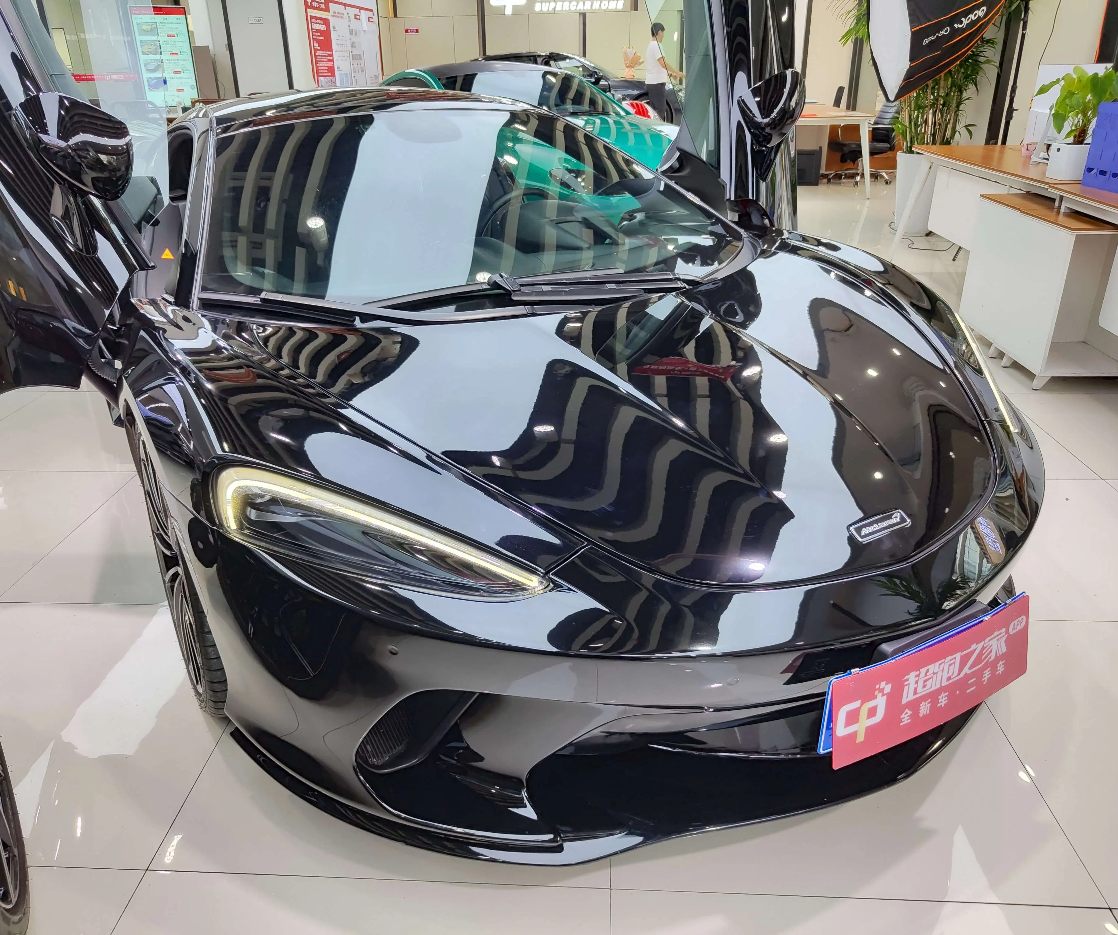 McLaren GT  из Китая
