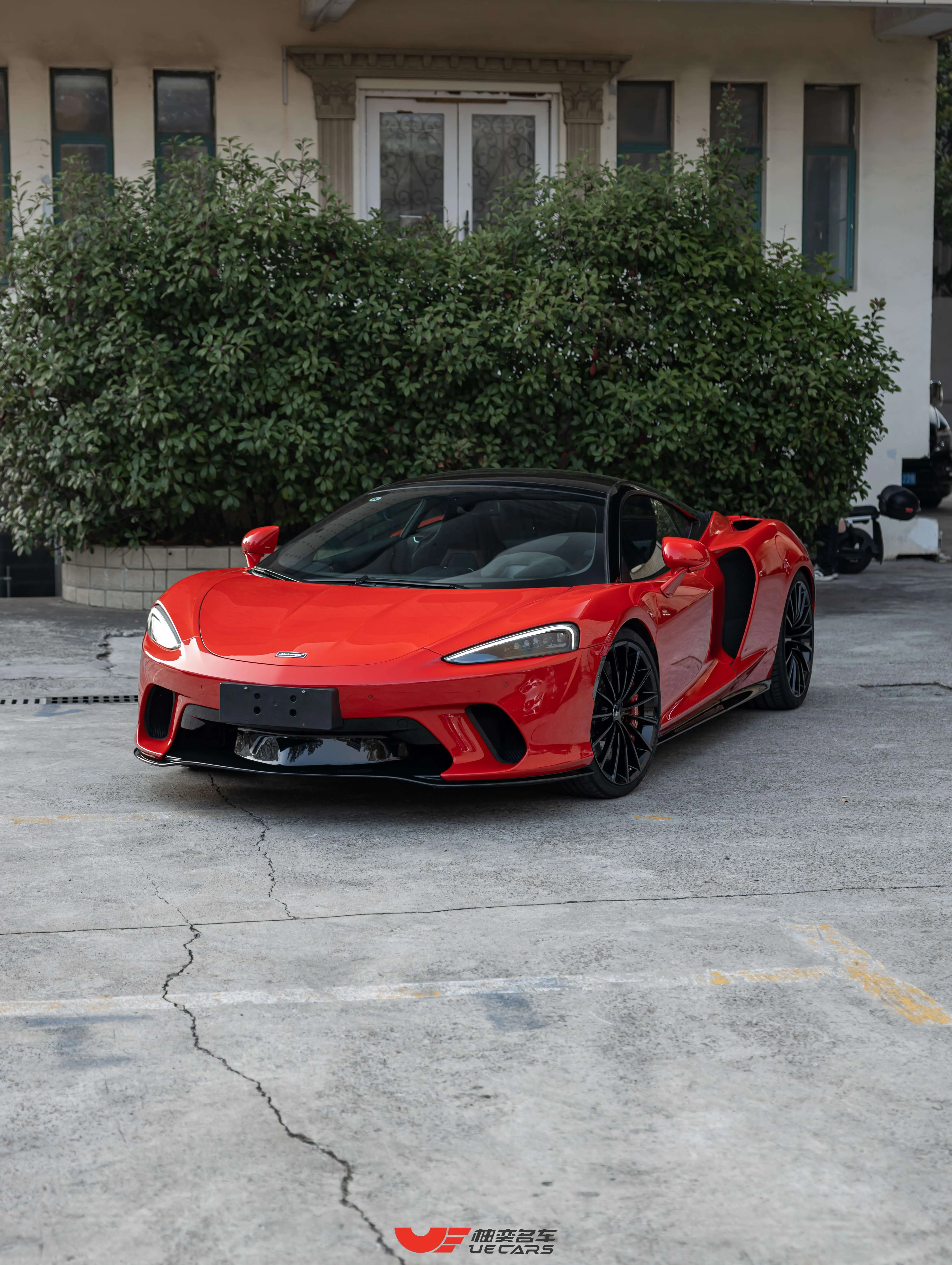 McLaren GT