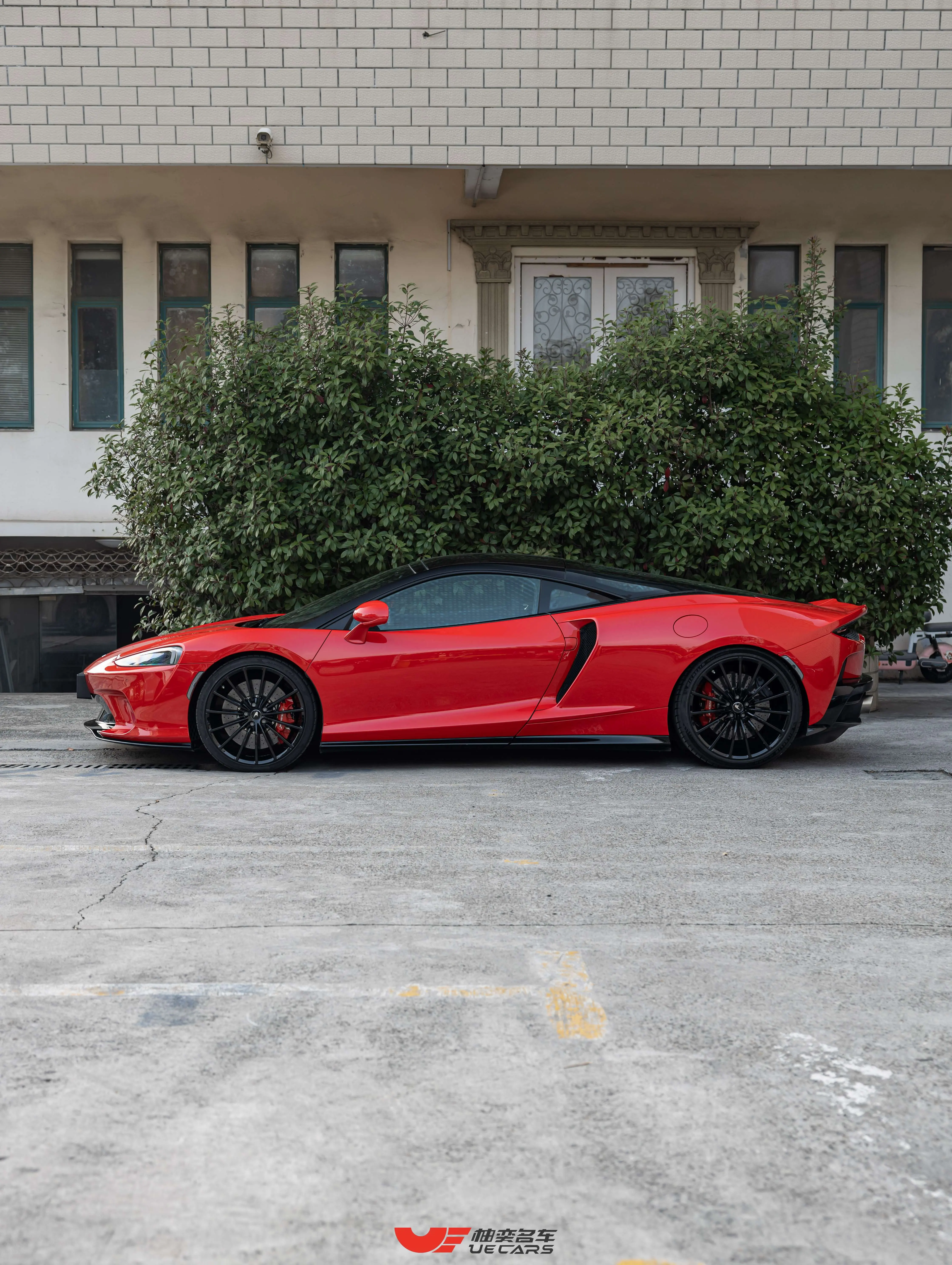 McLaren GT