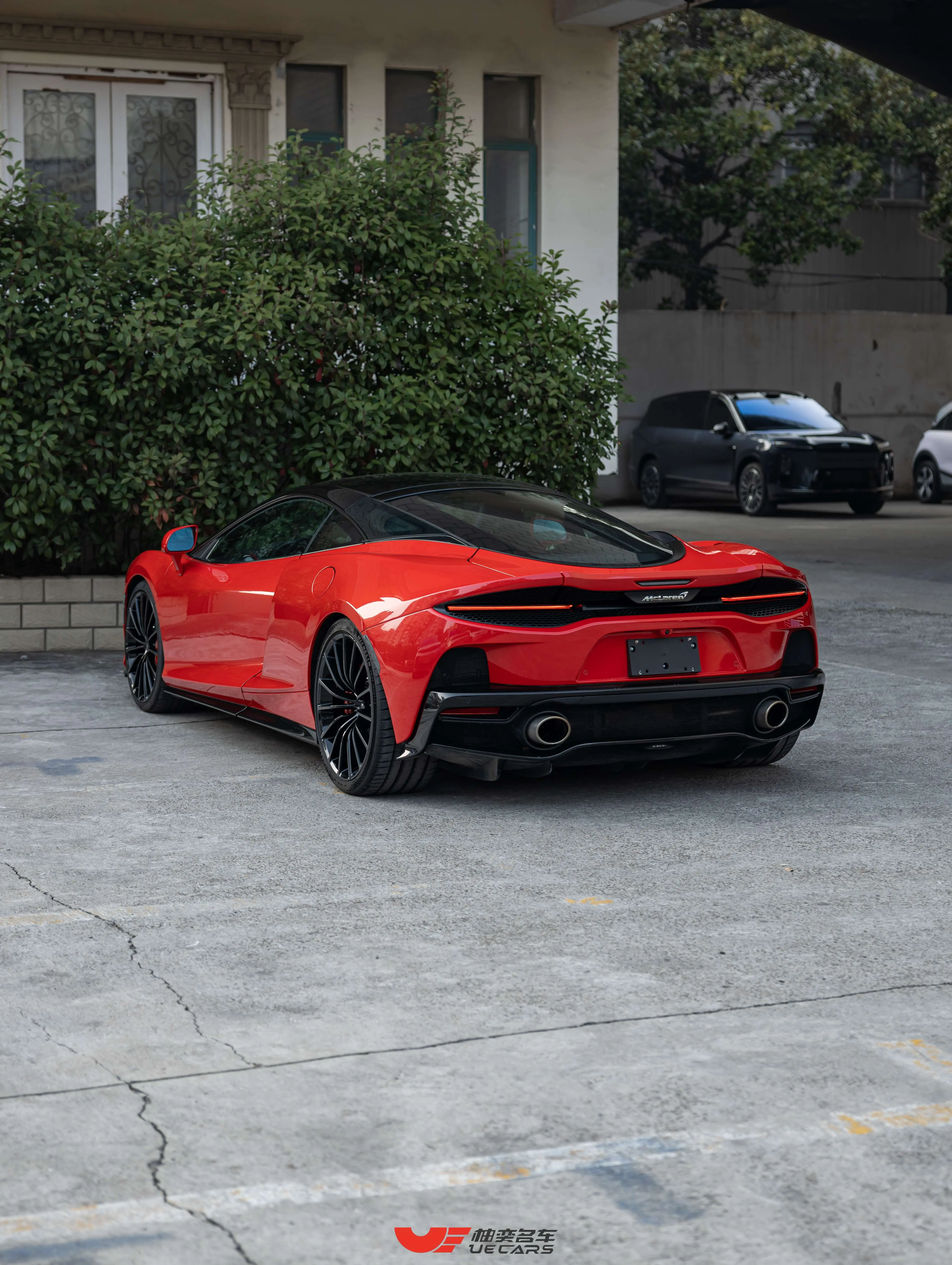 McLaren GT