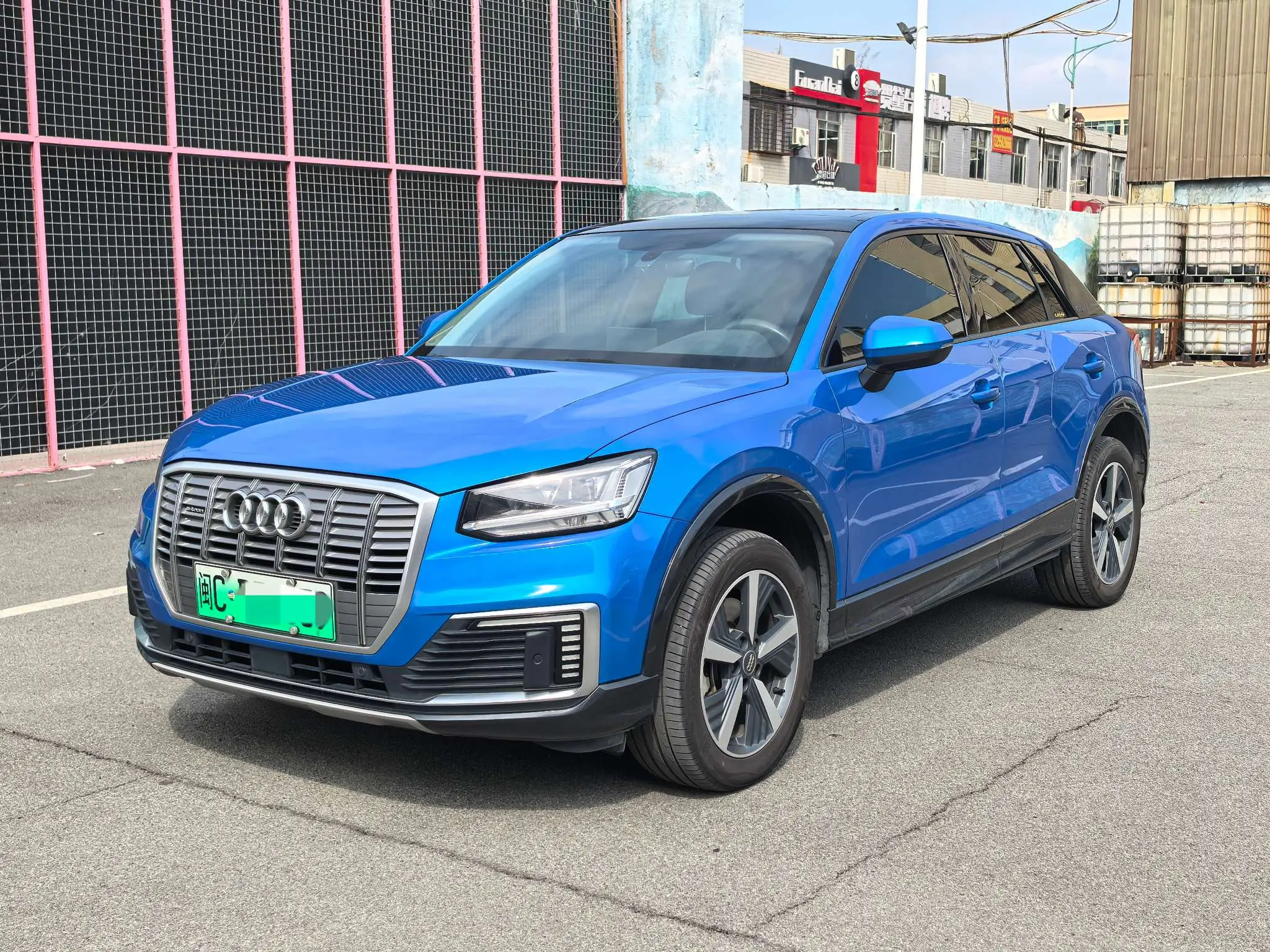 Audi Q2L e-tron  из Китая